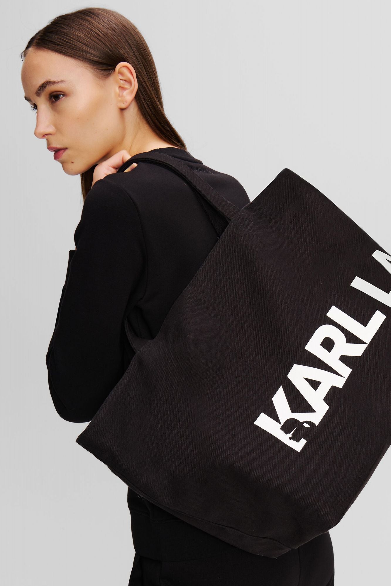 KARL LAGERFELD K/ESSENTIAL  en color NEGRO (4)
