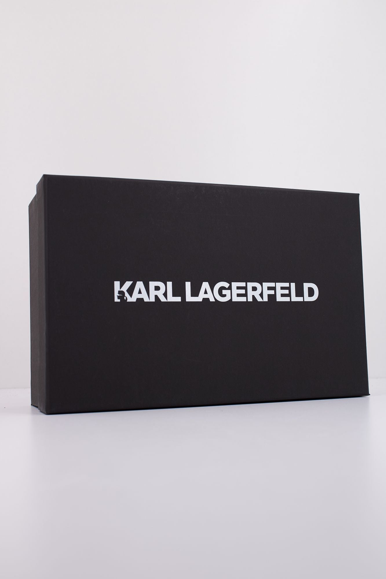 KARL LAGERFELD KONNIE DOUBLE BUCKLE SLING en color NEGRO (6)