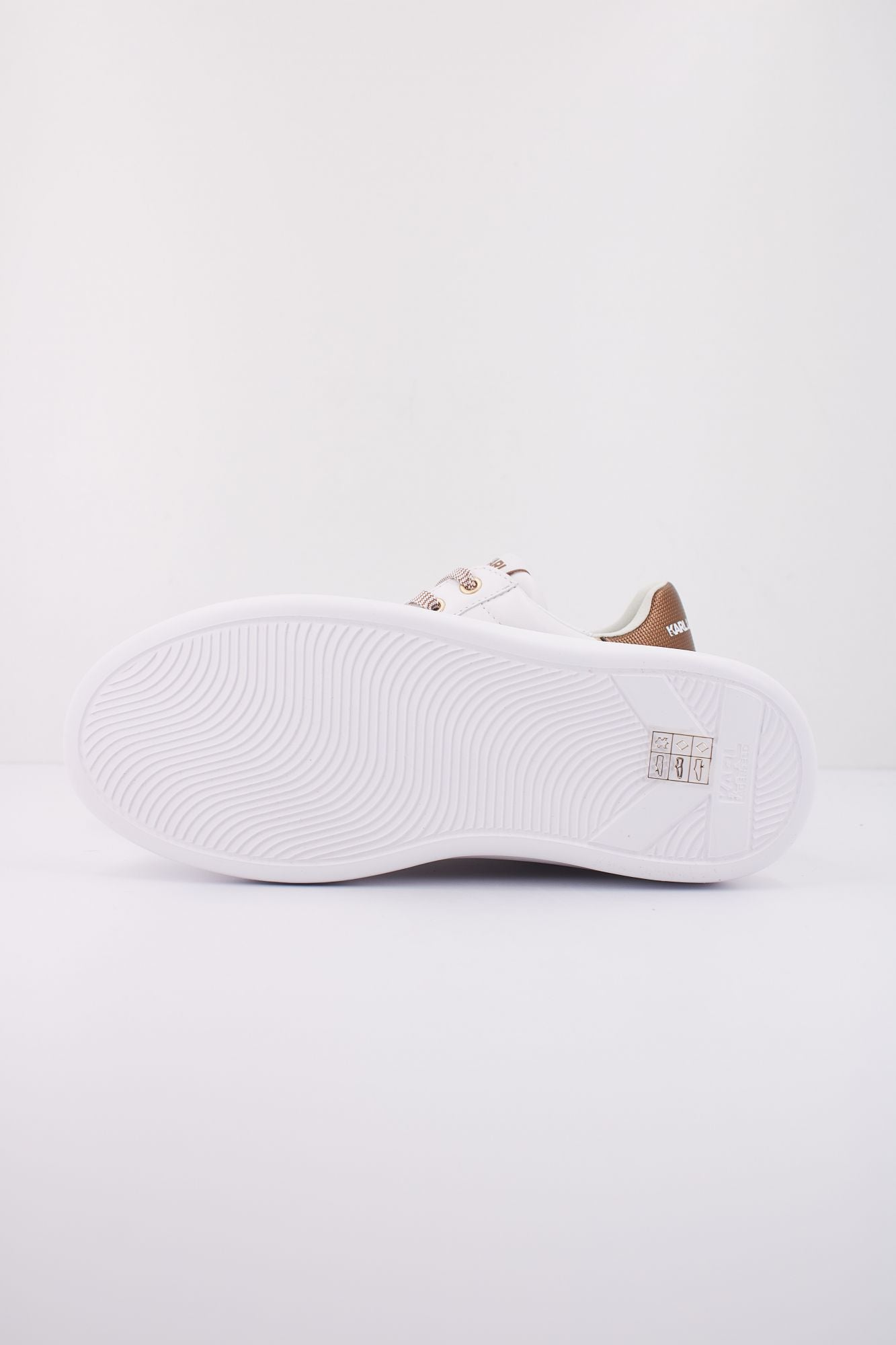 KARL LAGERFELD KAPRI NFT METALMESH TAB LO en color BLANCO (5)