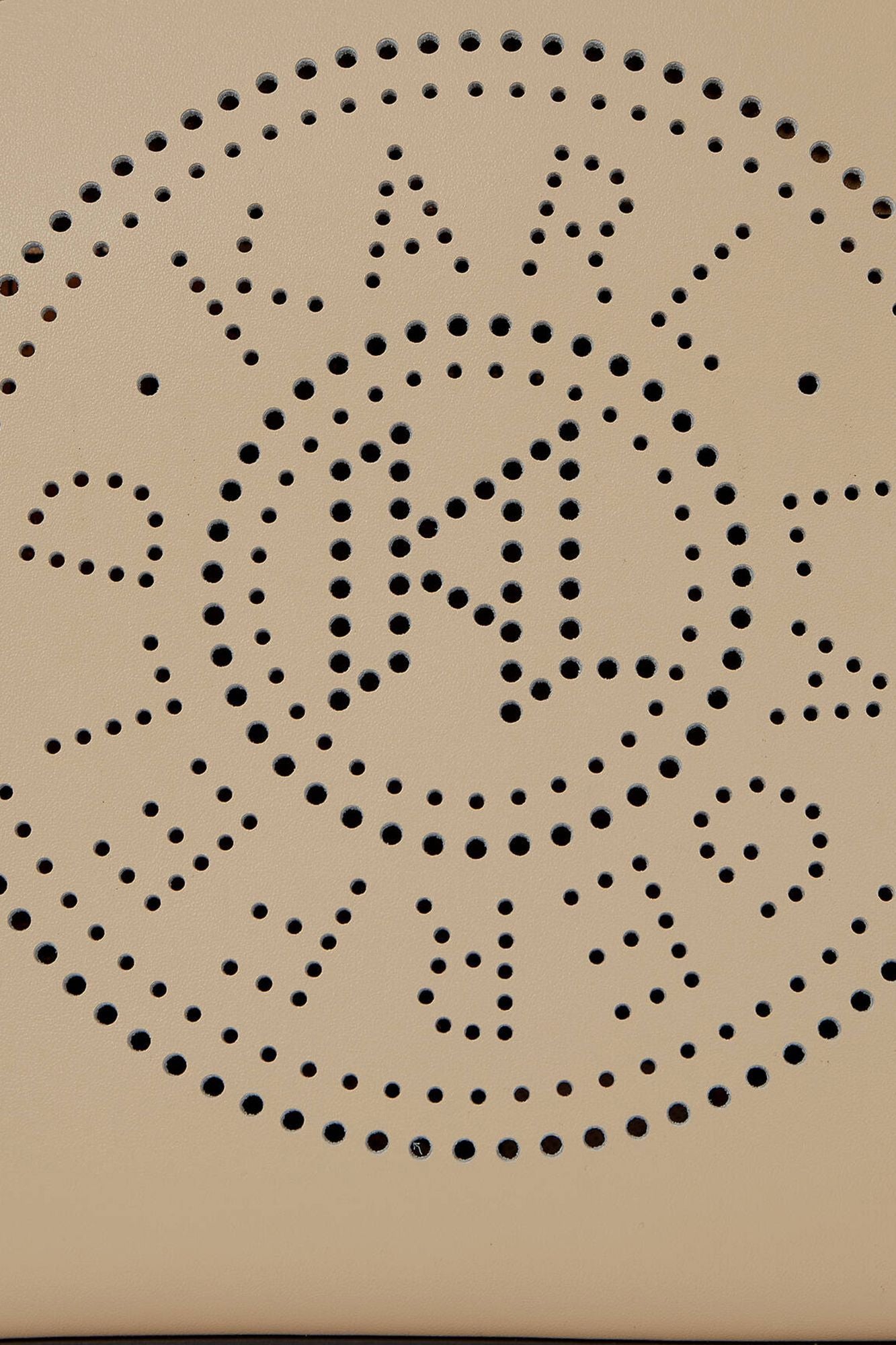 KARL LAGERFELD CIRCLE SM TOTE PERFORATED en color BEIS (3)