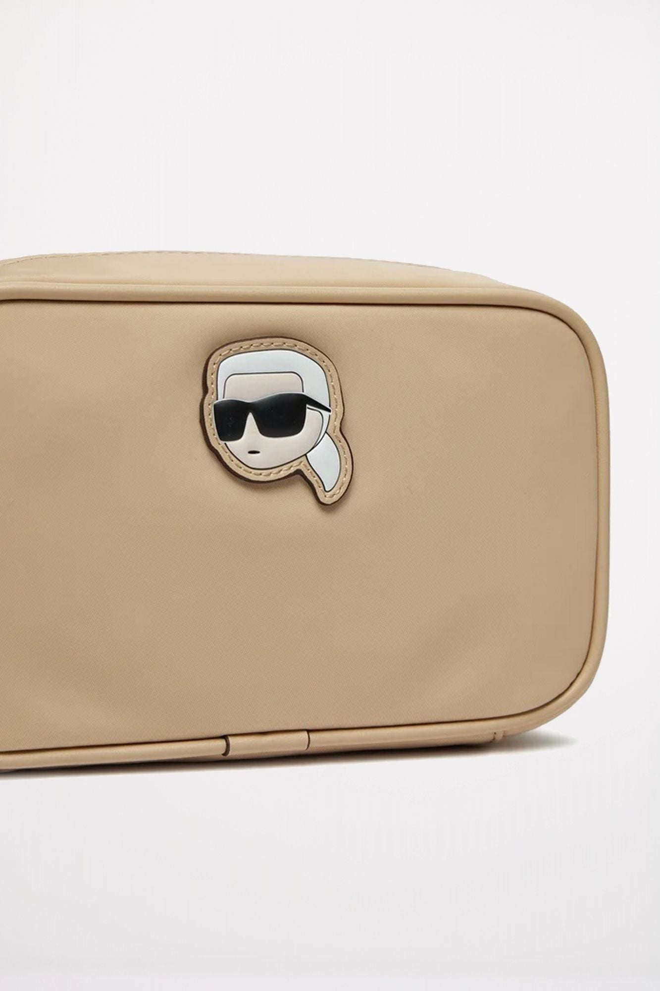 KARL LAGERFELD IKON NYLON CAMERA BAG en color BEIS (3)