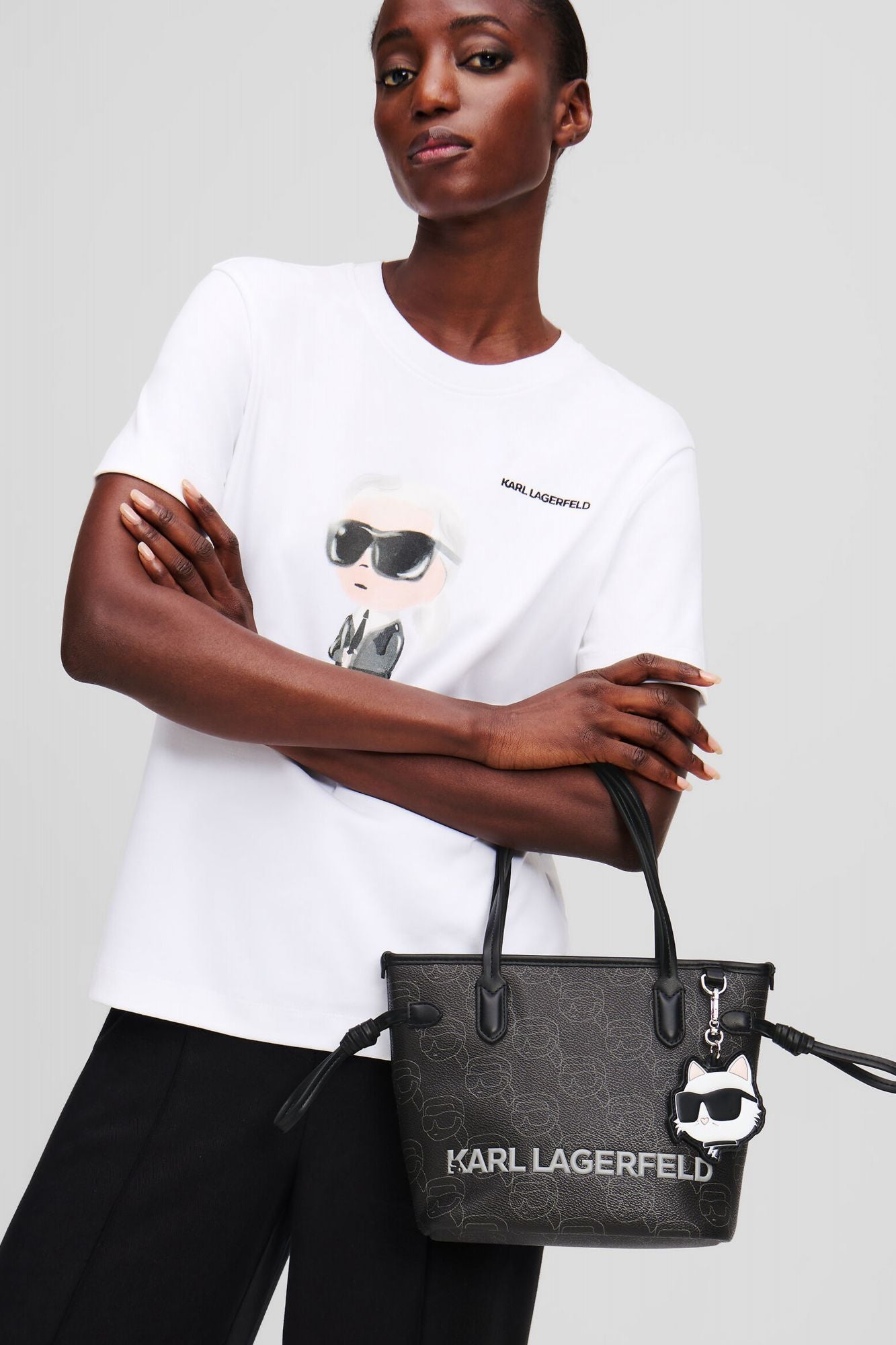 KARL LAGERFELD IKON MOO CC SM TOTE en color NEGRO (4)