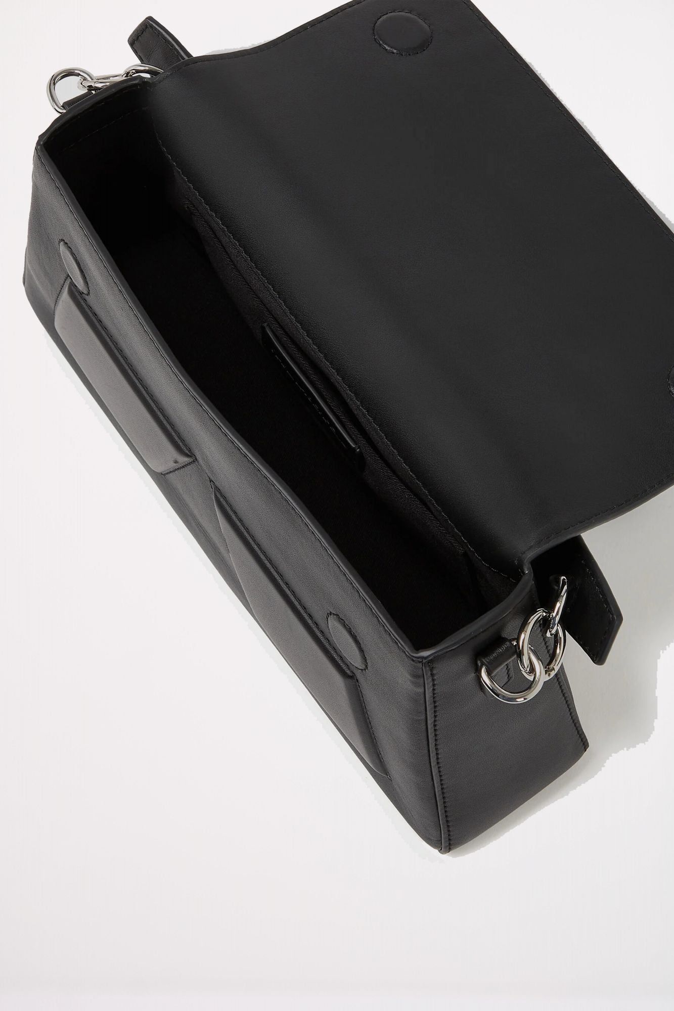 KARL LAGERFELD IKON K SOFT SHOULDER BAG en color NEGRO (3)