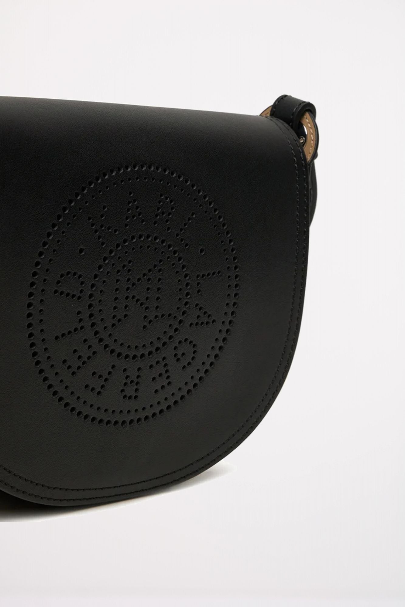 KARL LAGERFELD CIRCLE SADDLE PERFORTATED en color NEGRO (3)