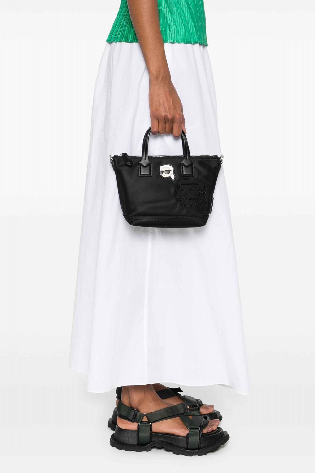 KARL LAGERFELD IKON NYLON NFT SM TOTE en color NEGRO (4)