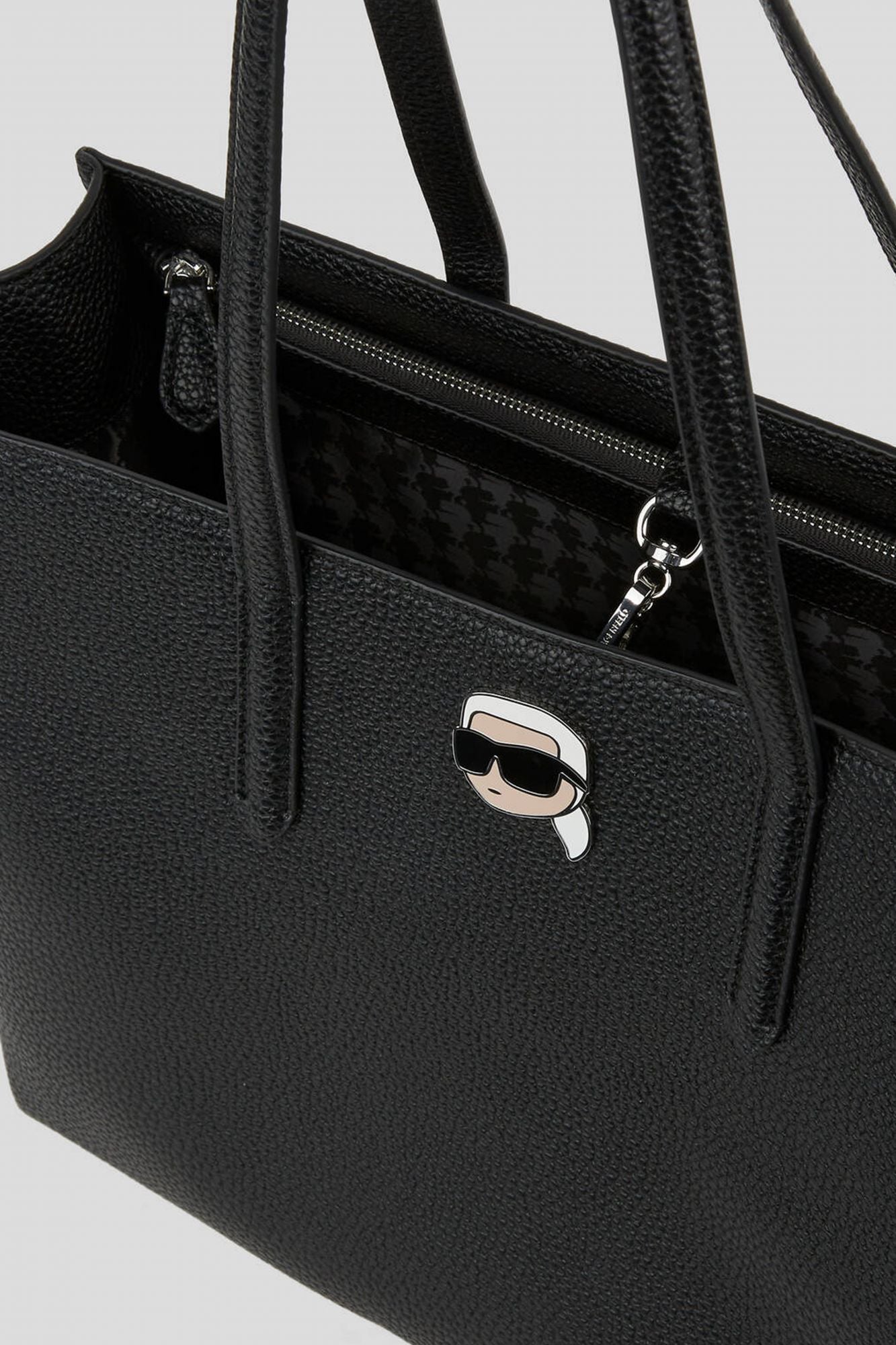 KARL LAGERFELD  IKON PEBBLE LG TOTE en color NEGRO (3)