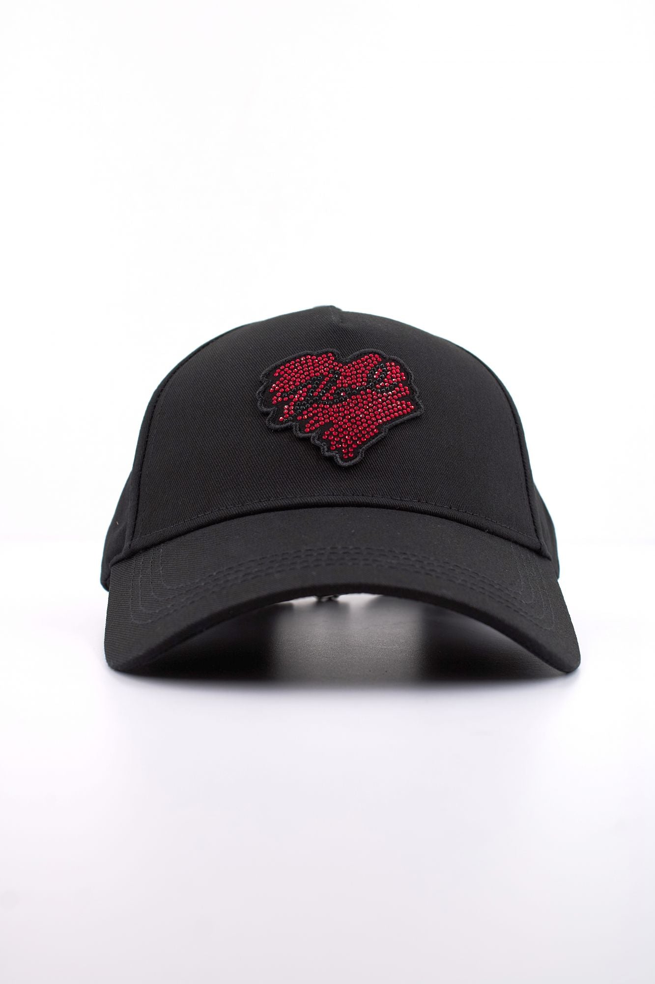 KARL LAGERFELD HEARTS CAP en color NEGRO (1)
