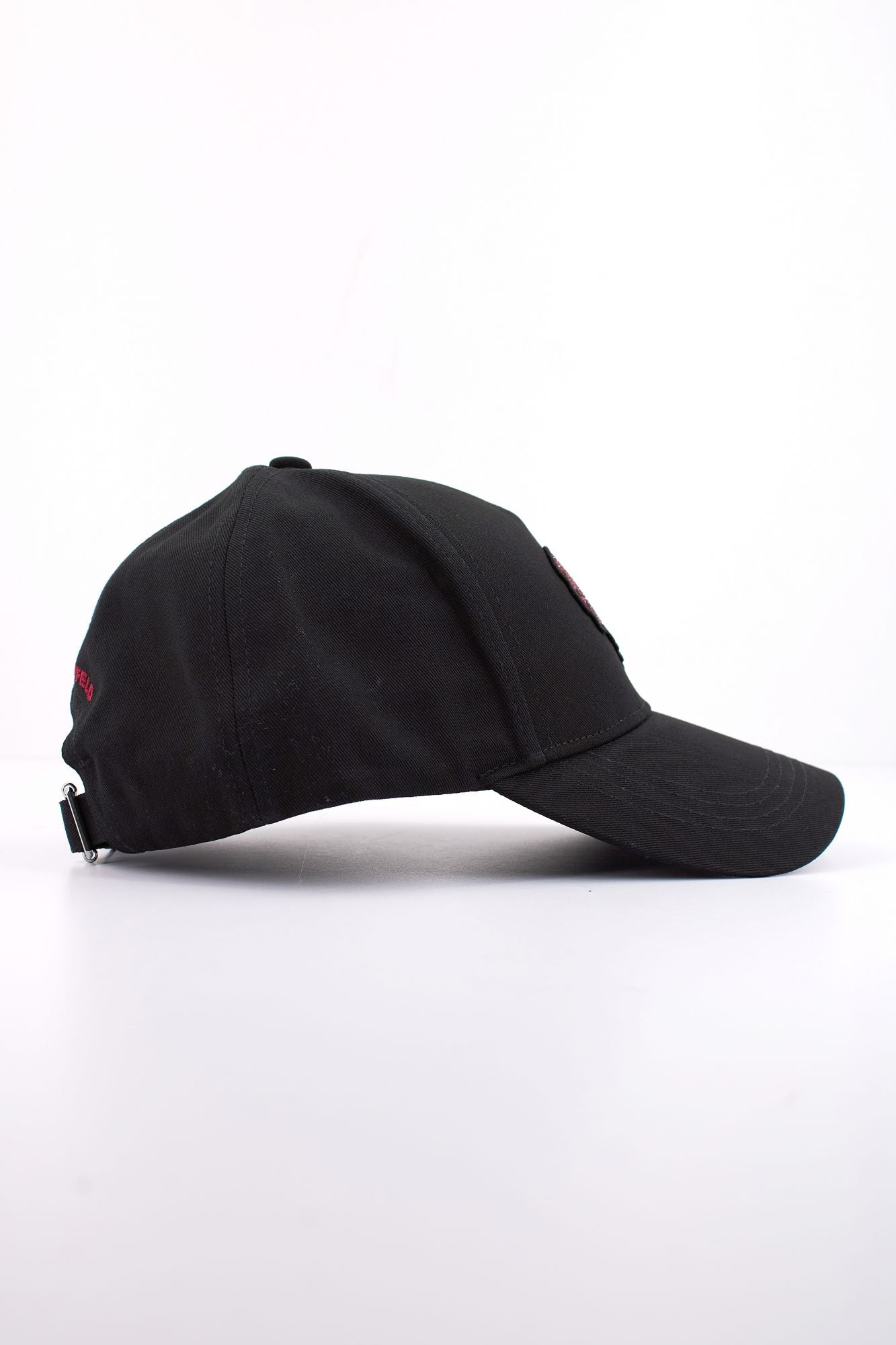 KARL LAGERFELD HEARTS CAP en color NEGRO (2)