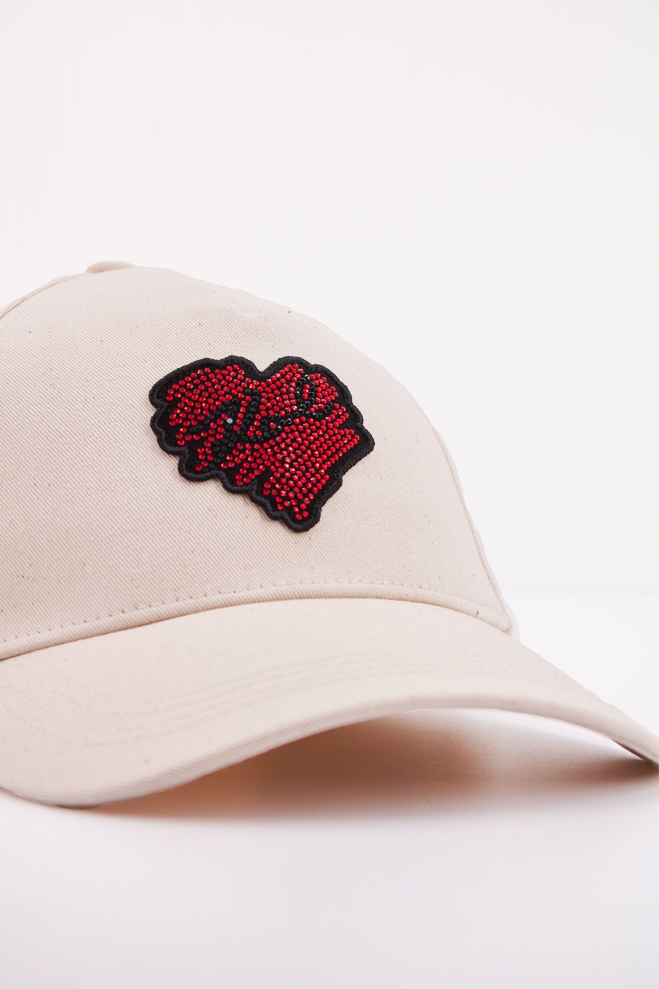 KARL LAGERFELD  HEARTS CAP en color BEIS (4)