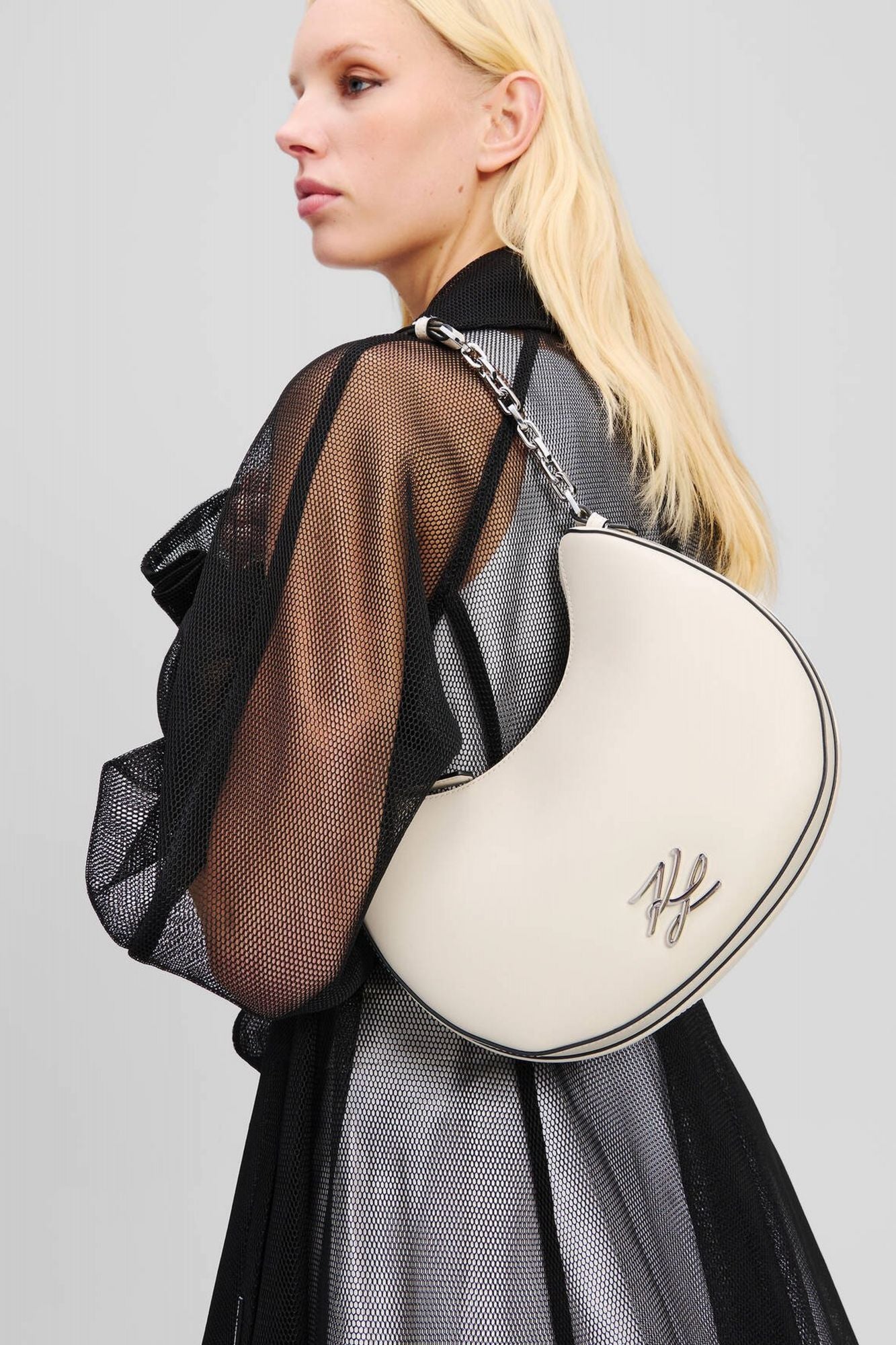 KARL LAGERFELD AUTOGRAPH MOON SHOULDER BA en color BEIS (4)