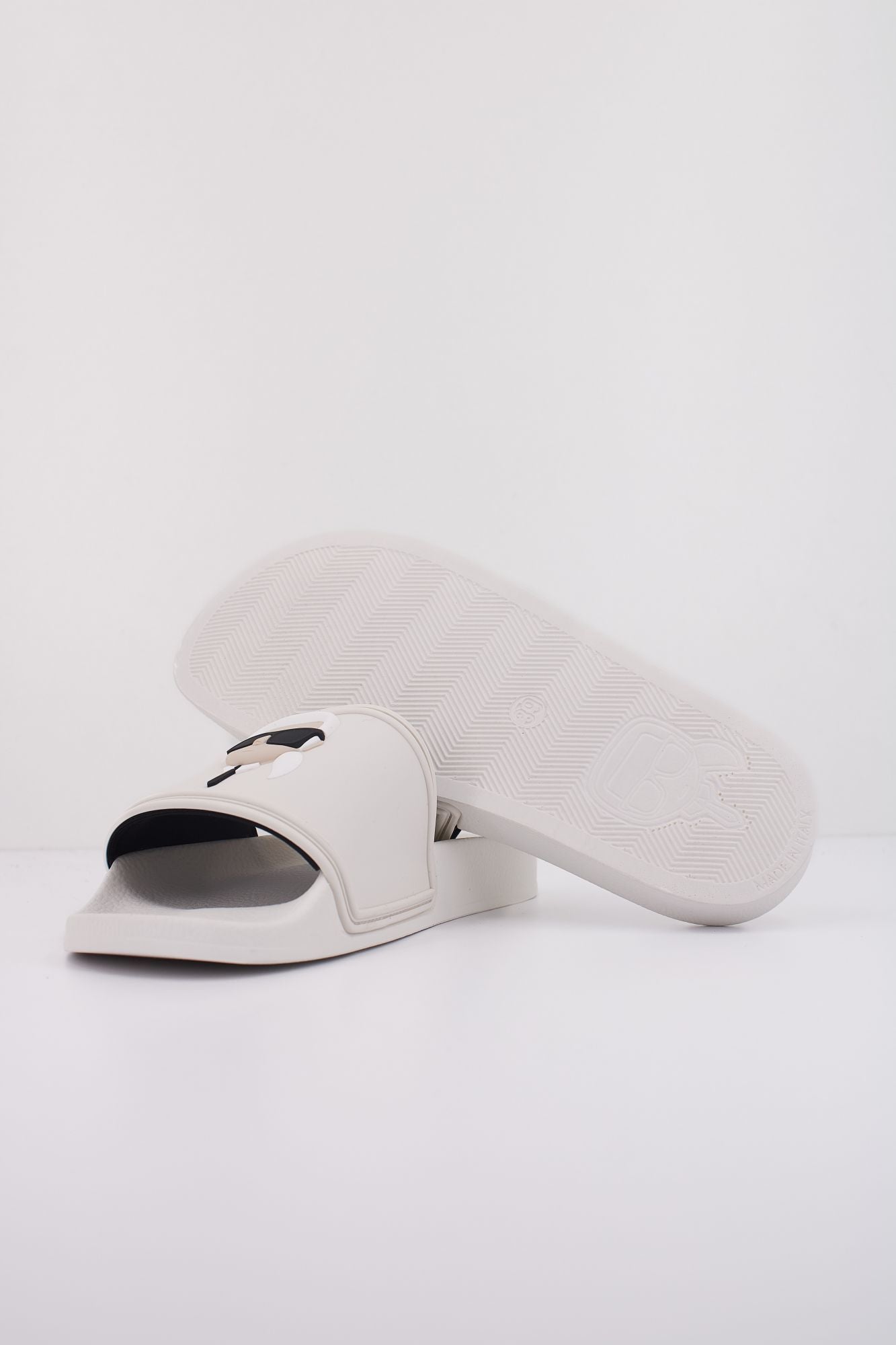 KARL LAGERFELD  KONDO 2.0 KARL NFT SLIDE en color BLANCO (5)
