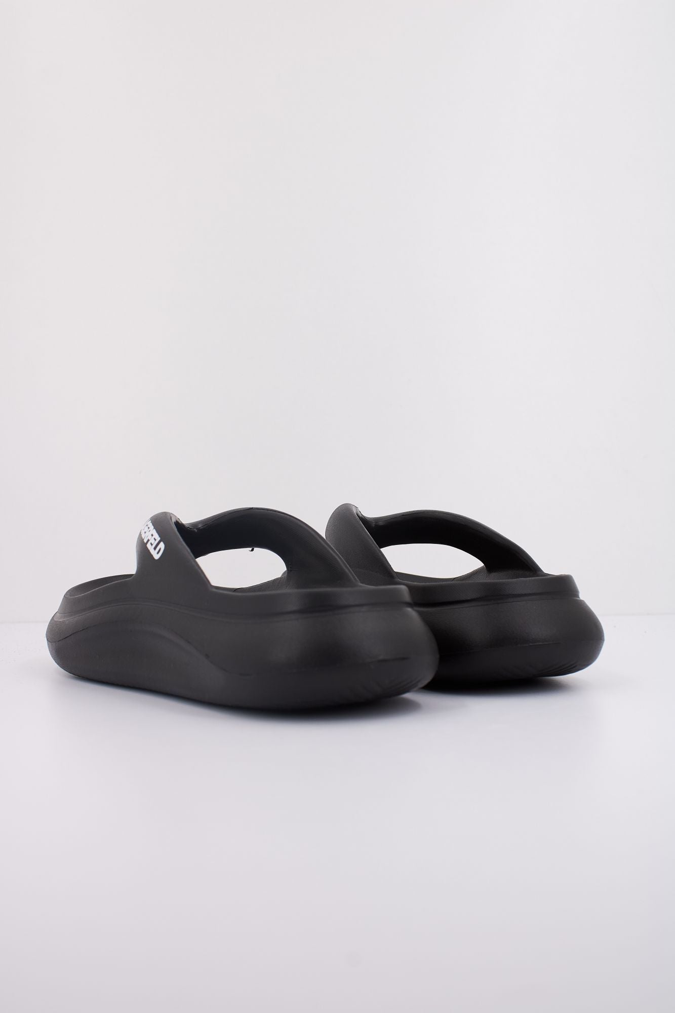 KARL LAGERFELD SKOONA II HOTEL KARL THONG en color NEGRO (4)