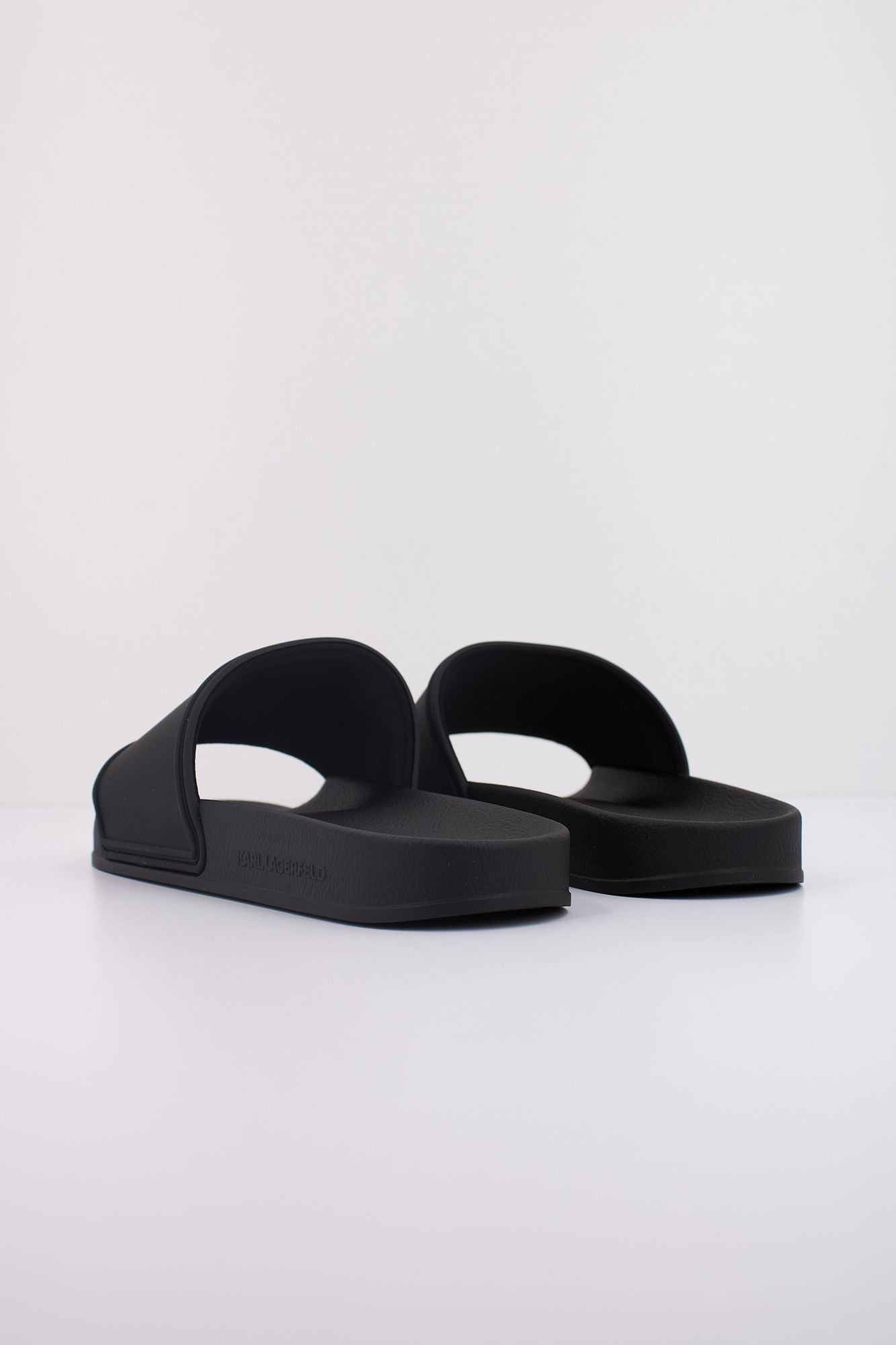 KARL LAGERFELD KONDO KARL NFT SLIDE en color NEGRO (4)
