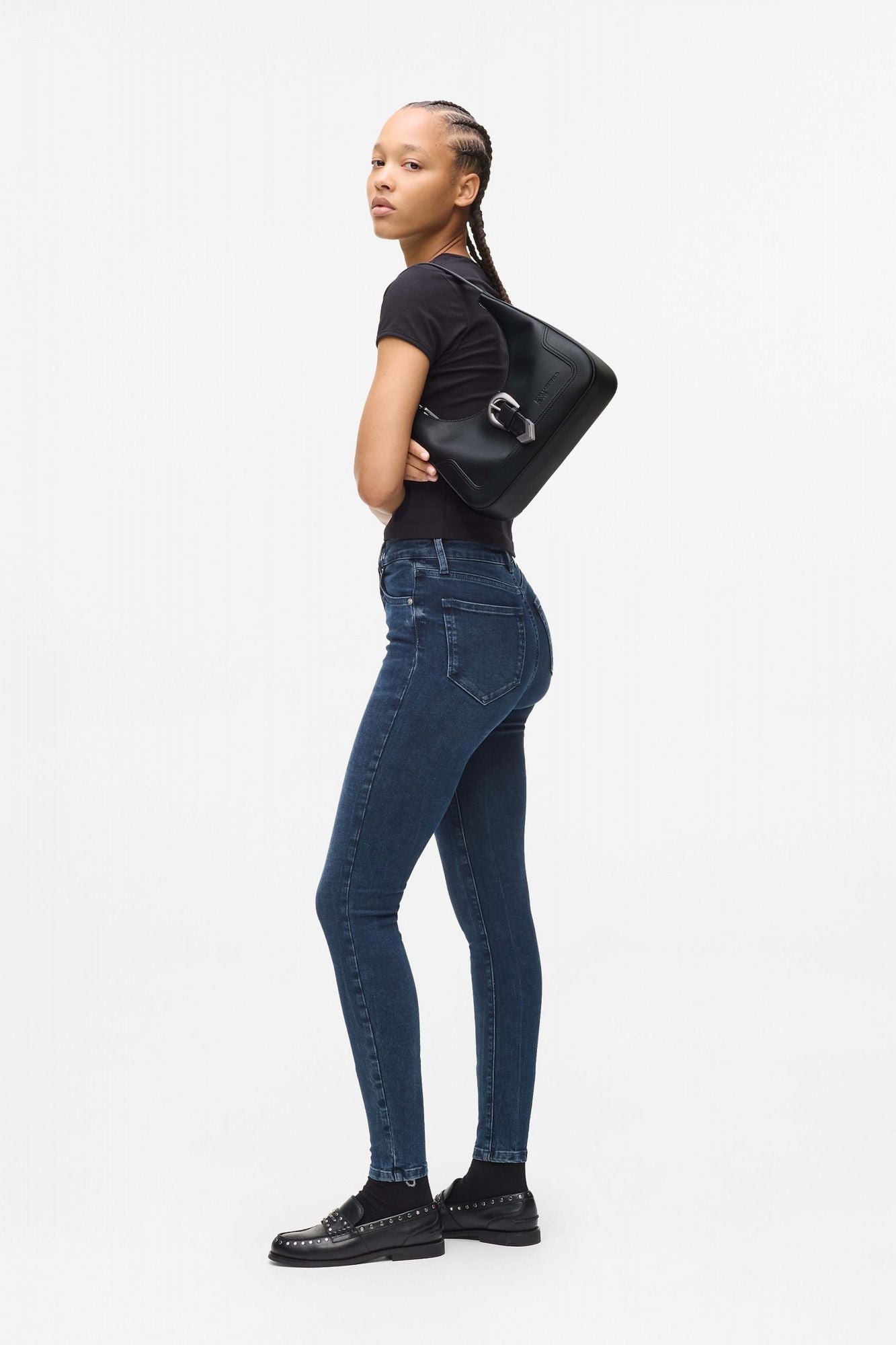 KARL LAGERFELD WESTERN SHOULDER BAG en color NEGRO (2)