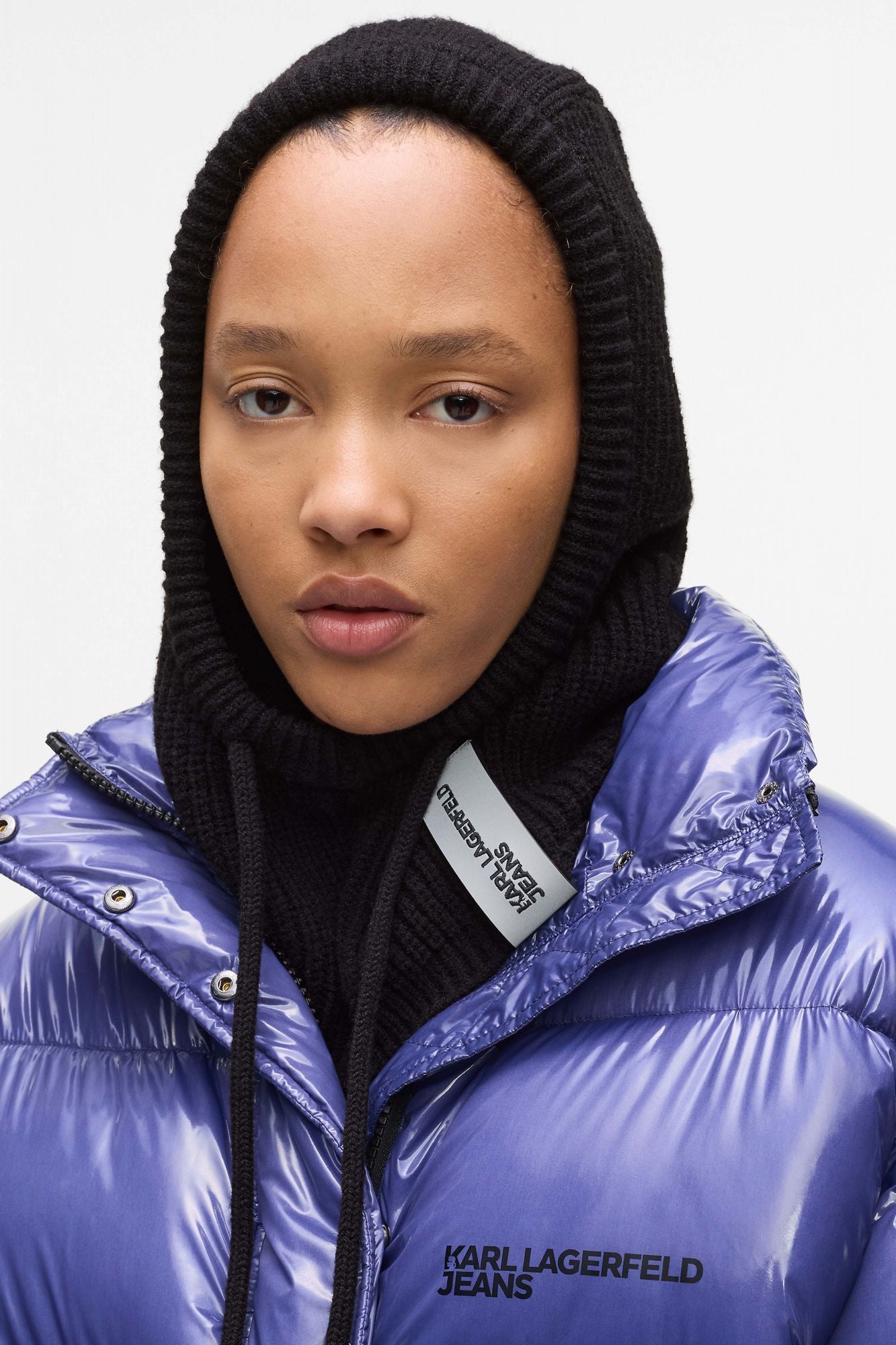 KARL LAGERFELD ESSENTIAL BALACLAVA en color NEGRO (2)