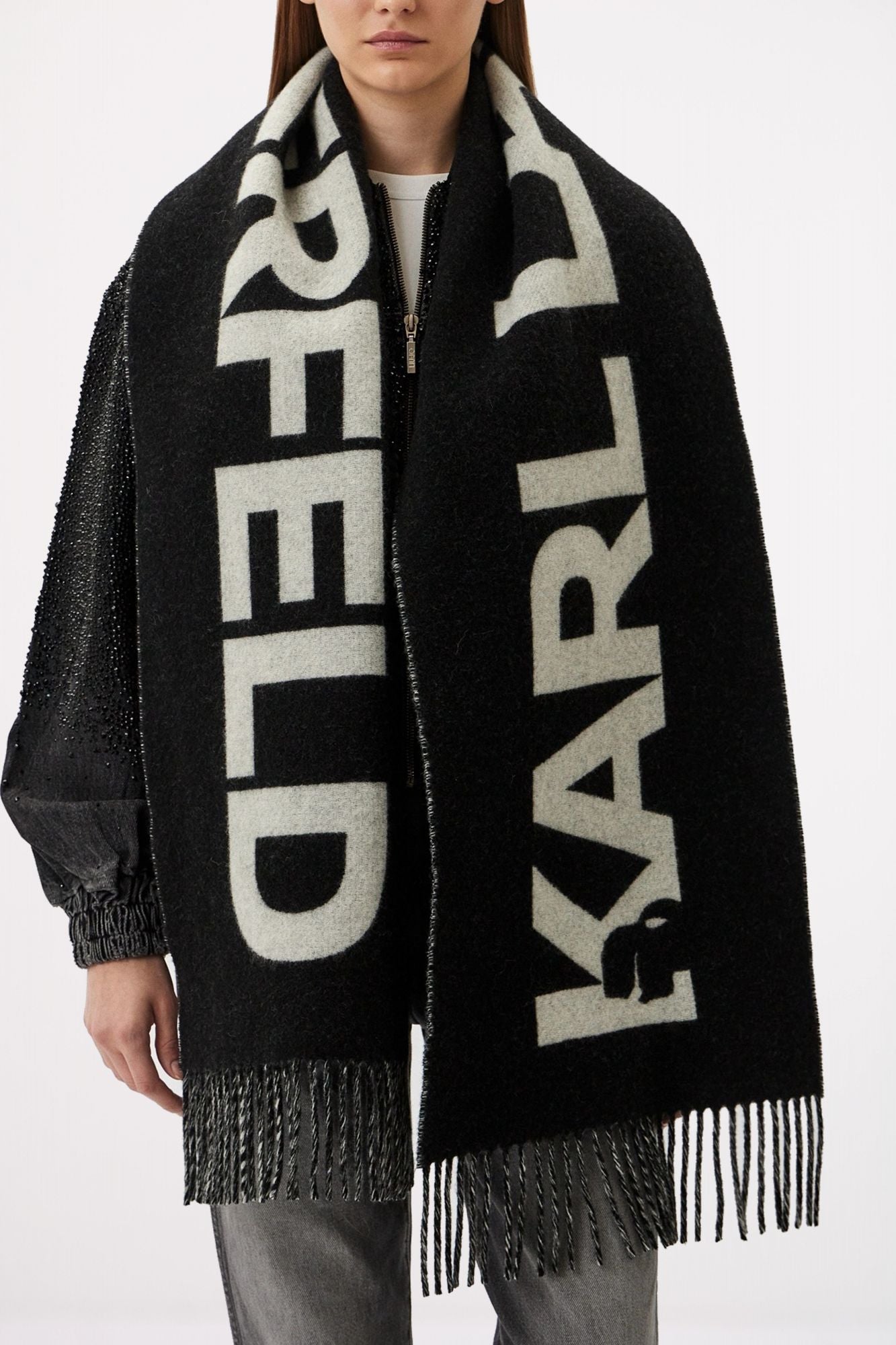 KARL LAGERFELD K ESEENTIAL WOVE SCARF en color NEGRO (4)