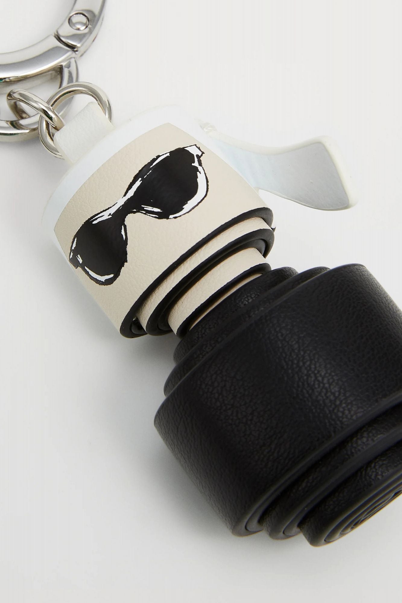 KARL LAGERFELD IKON FIGURINE KEYCHAIN KARL en color NEGRO (3)