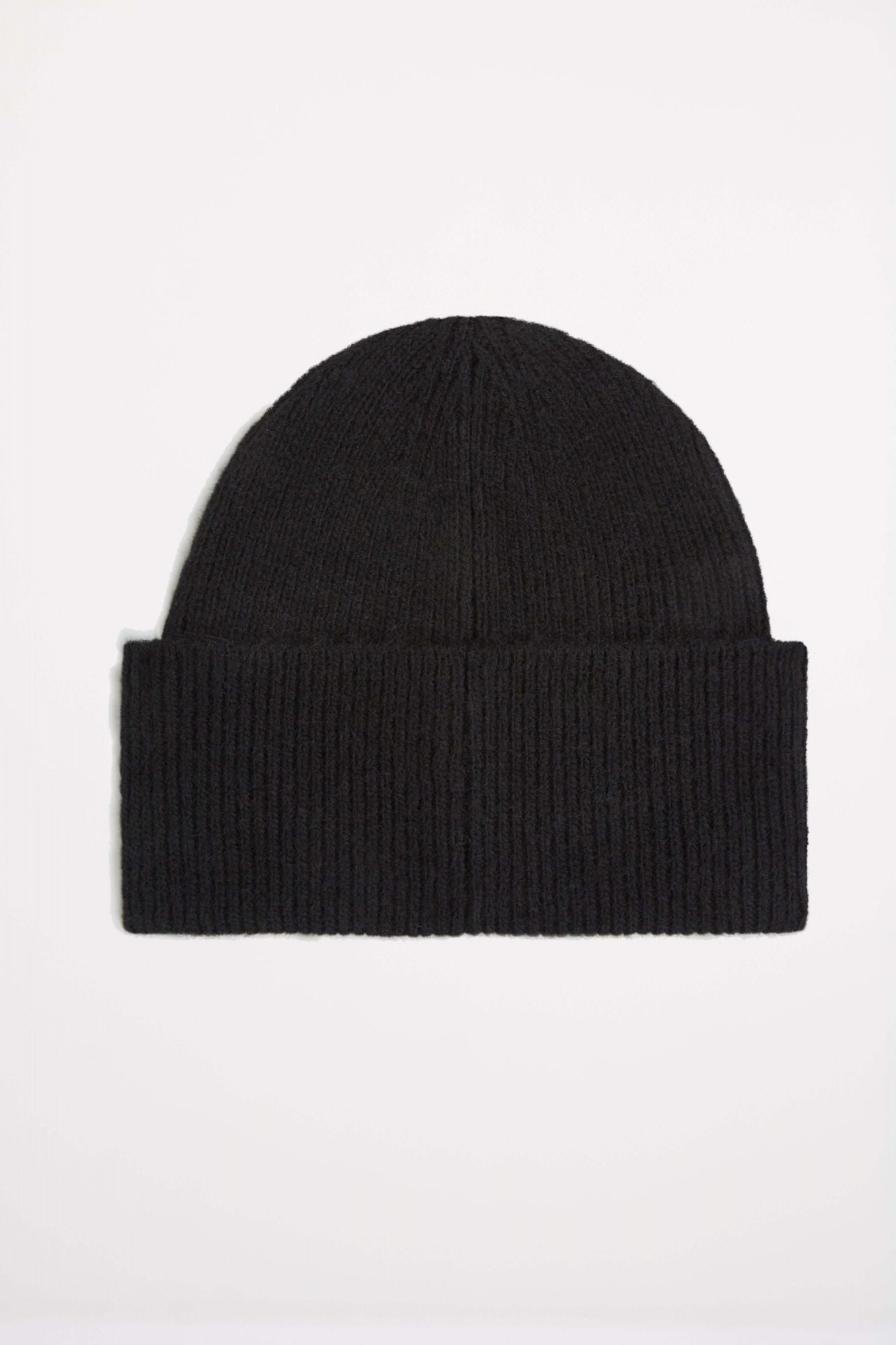 KARL LAGERFELD K SIGNATURE CROCHET BEANIE en color NEGRO (2)