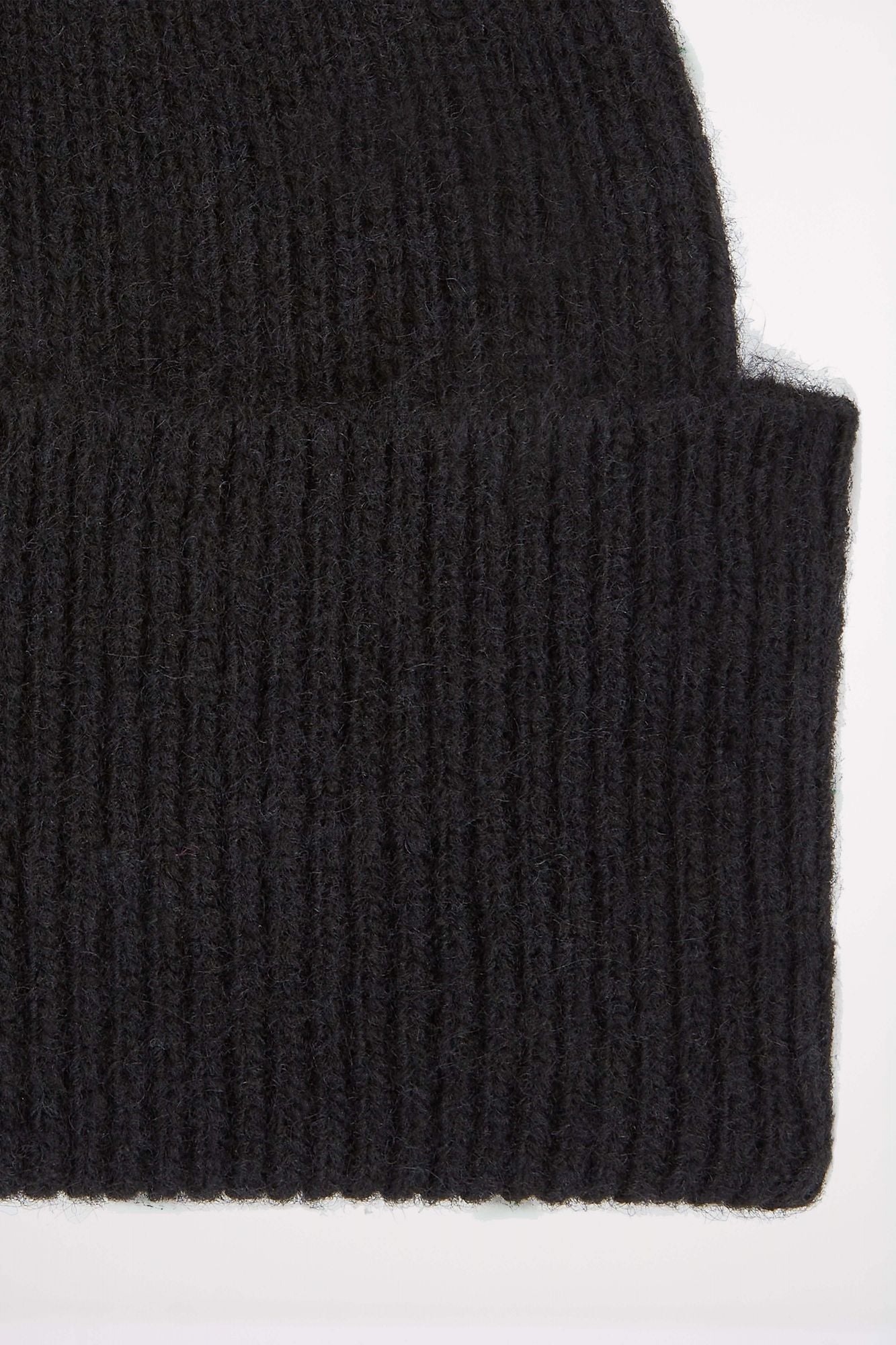 KARL LAGERFELD K SIGNATURE CROCHET BEANIE en color NEGRO (4)