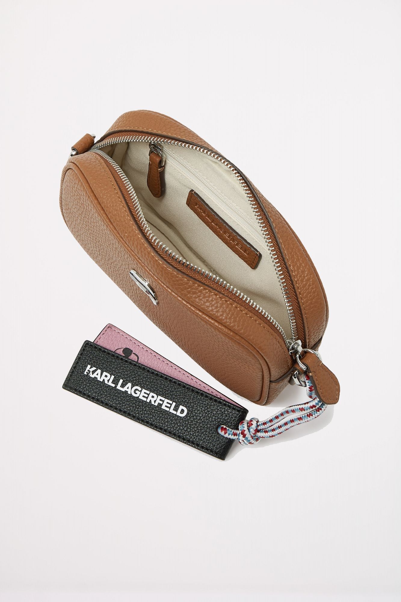 KARL LAGERFELD K/IKON PEBBLE SLIM CAMERA BAG en color MARRON (3)