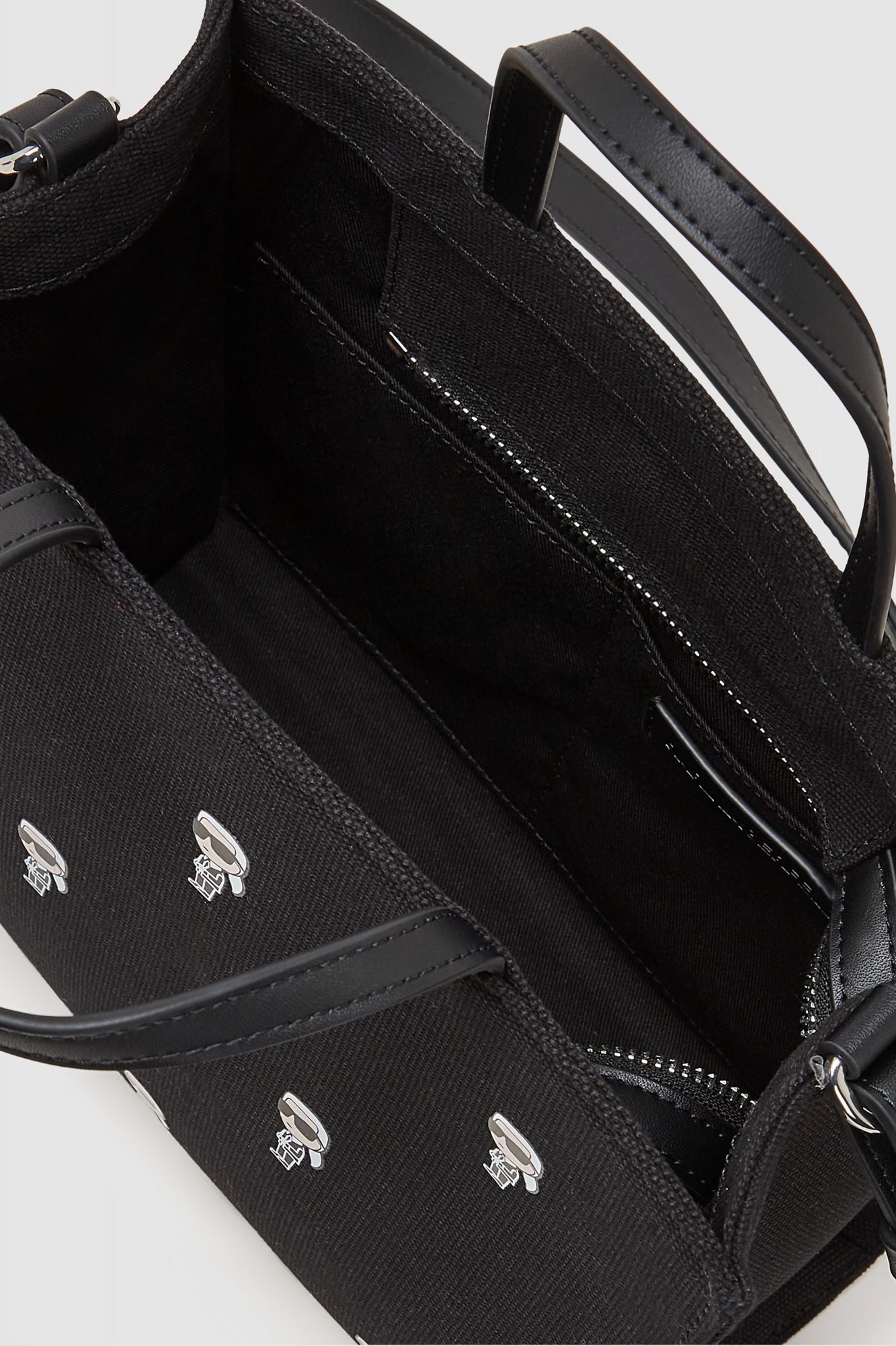 KARL LAGERFELD IKON AOP SM SQUARE TOTE en color NEGRO (3)