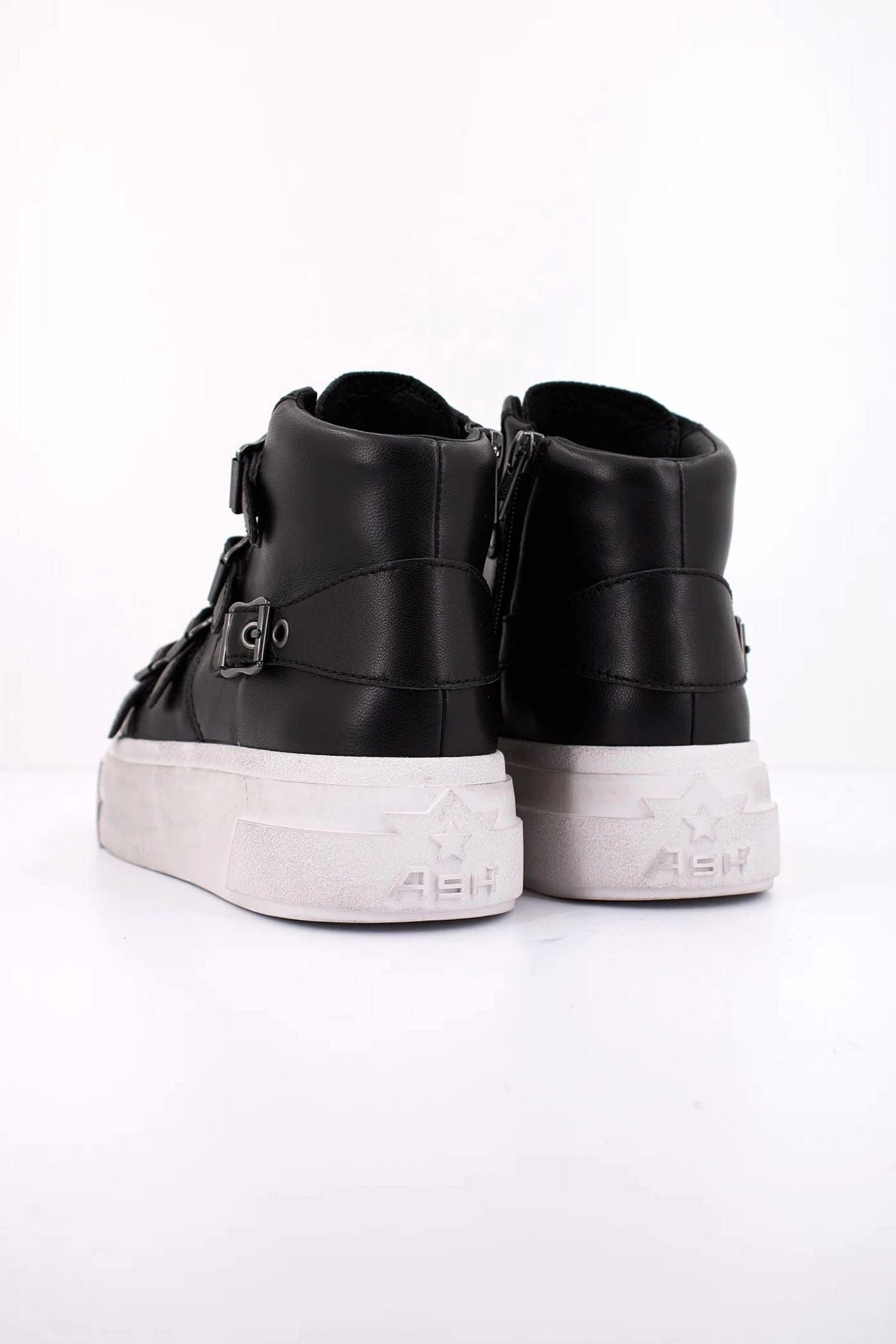 ASH STARMOON en color NEGRO (4)