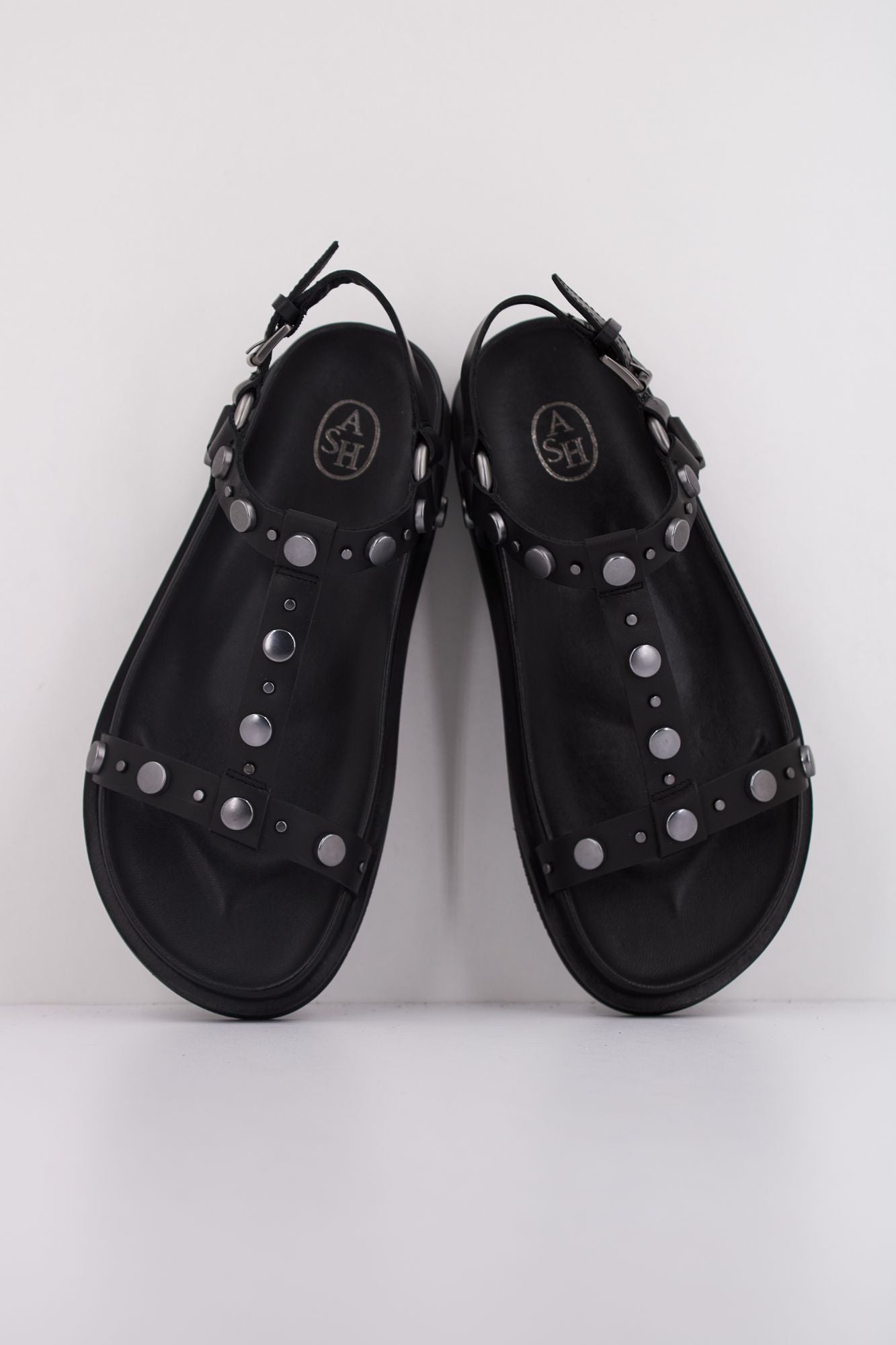 ASH UGOA en color NEGRO (3)