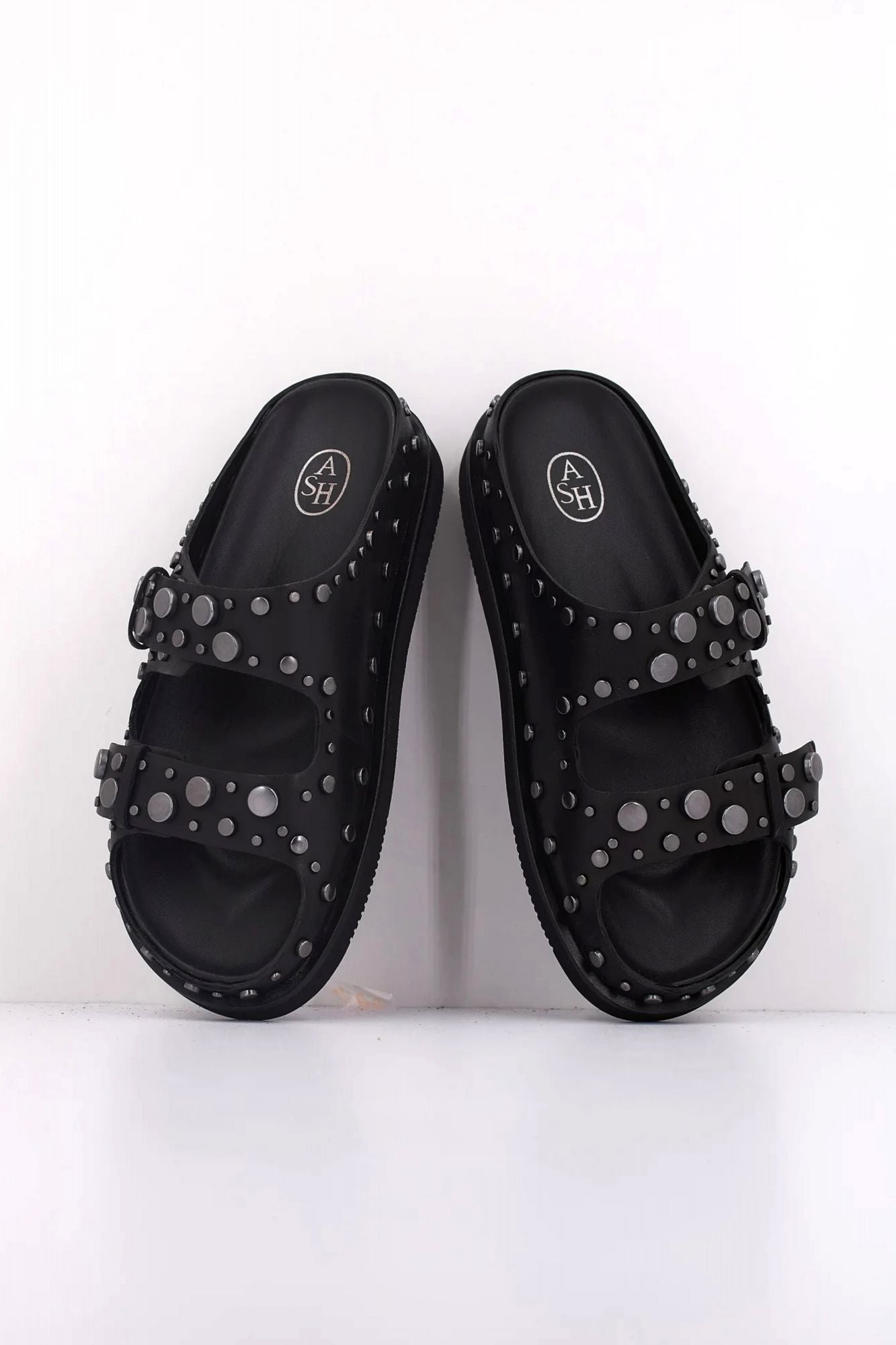 ASH ULTRA  en color NEGRO (3)