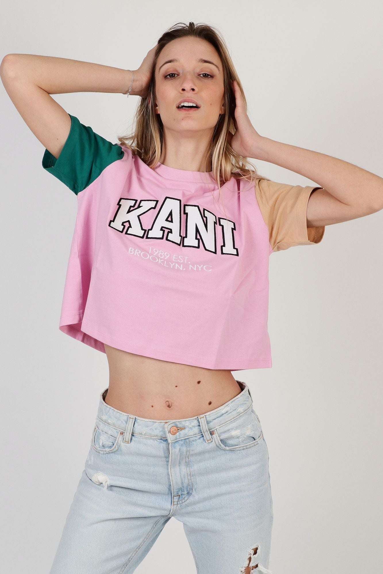 KARL KANI SERIF CROP en color ROSA (1)