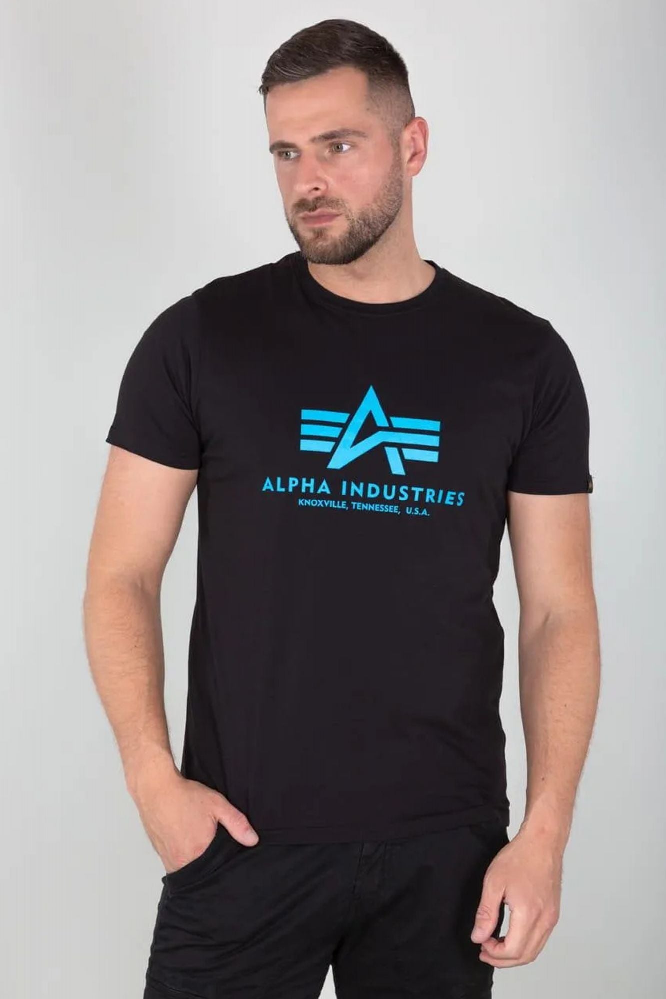 ALPHA INDUSTRIES  T-SHIRT en color NEGRO (1)
