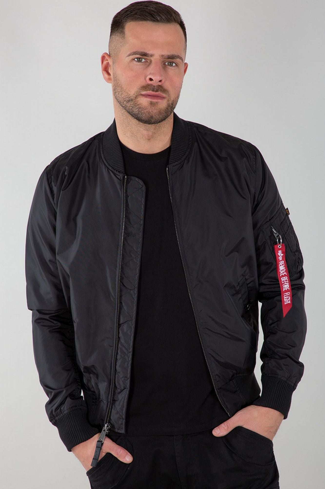 ALPHA INDUSTRIES 191103AF  en color NEGRO (1)