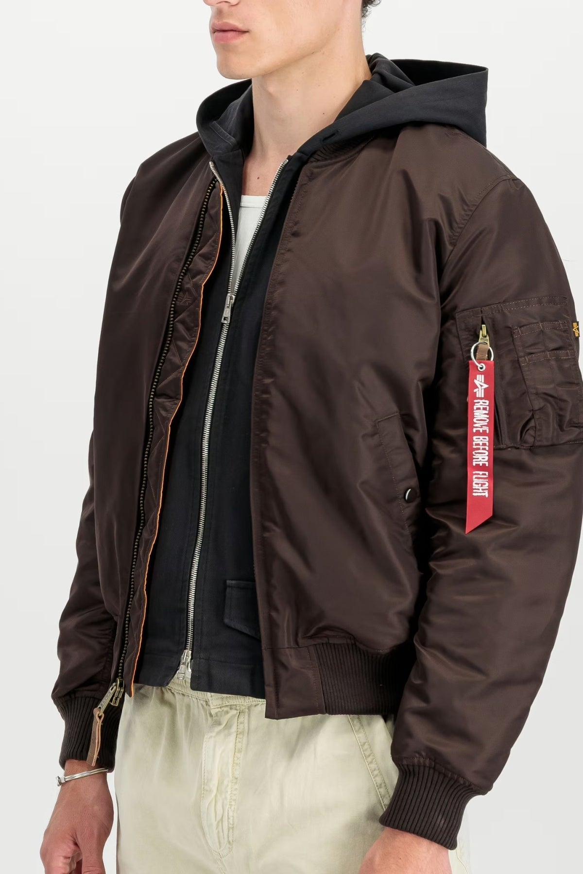 ALPHA INDUSTRIES THE MA-1 VF 59 BOMBER JACKET en color MARRON (2)