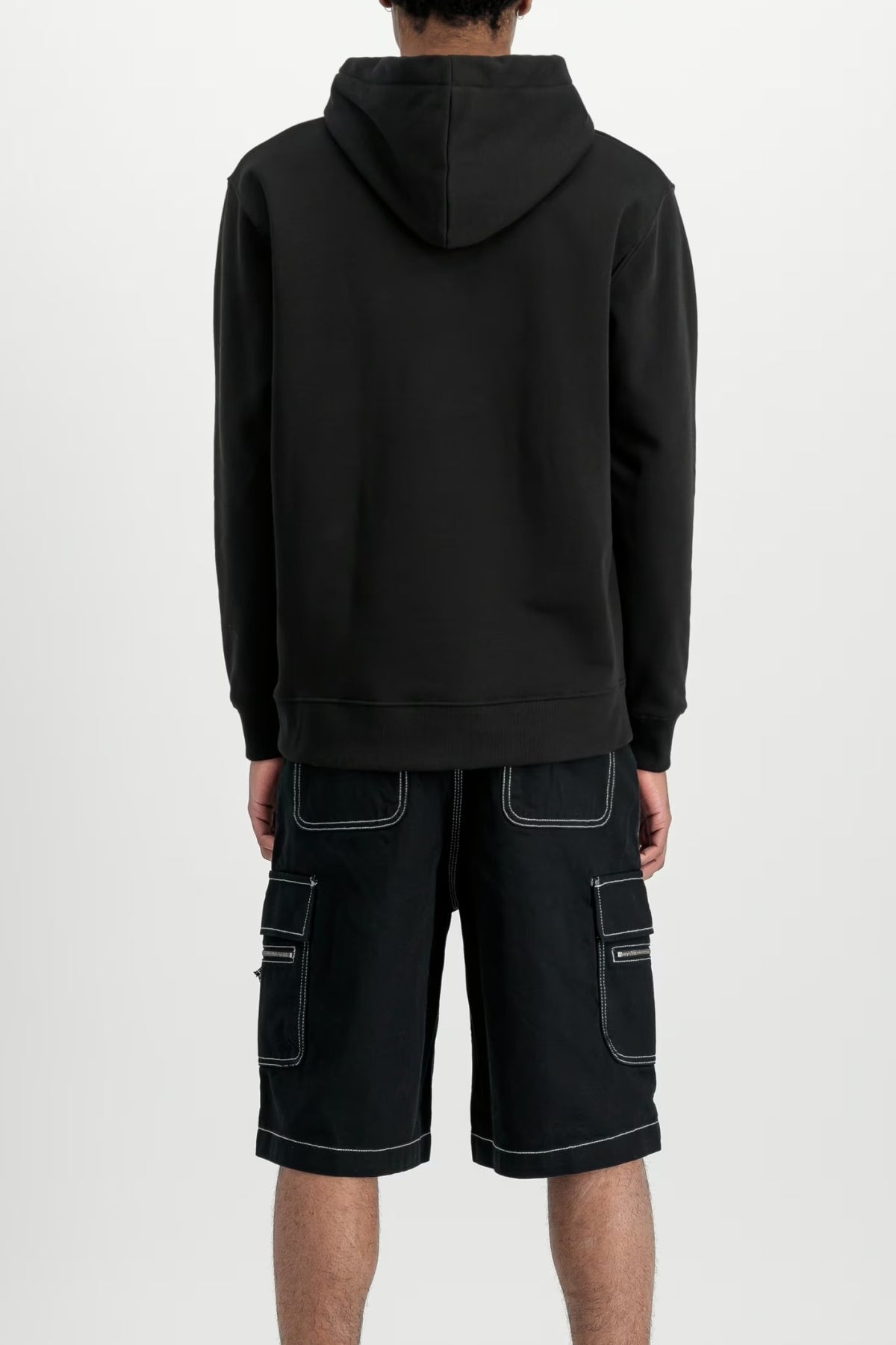 ALPHA INDUSTRIES THE BASIC HOODIE en color NEGRO (2)