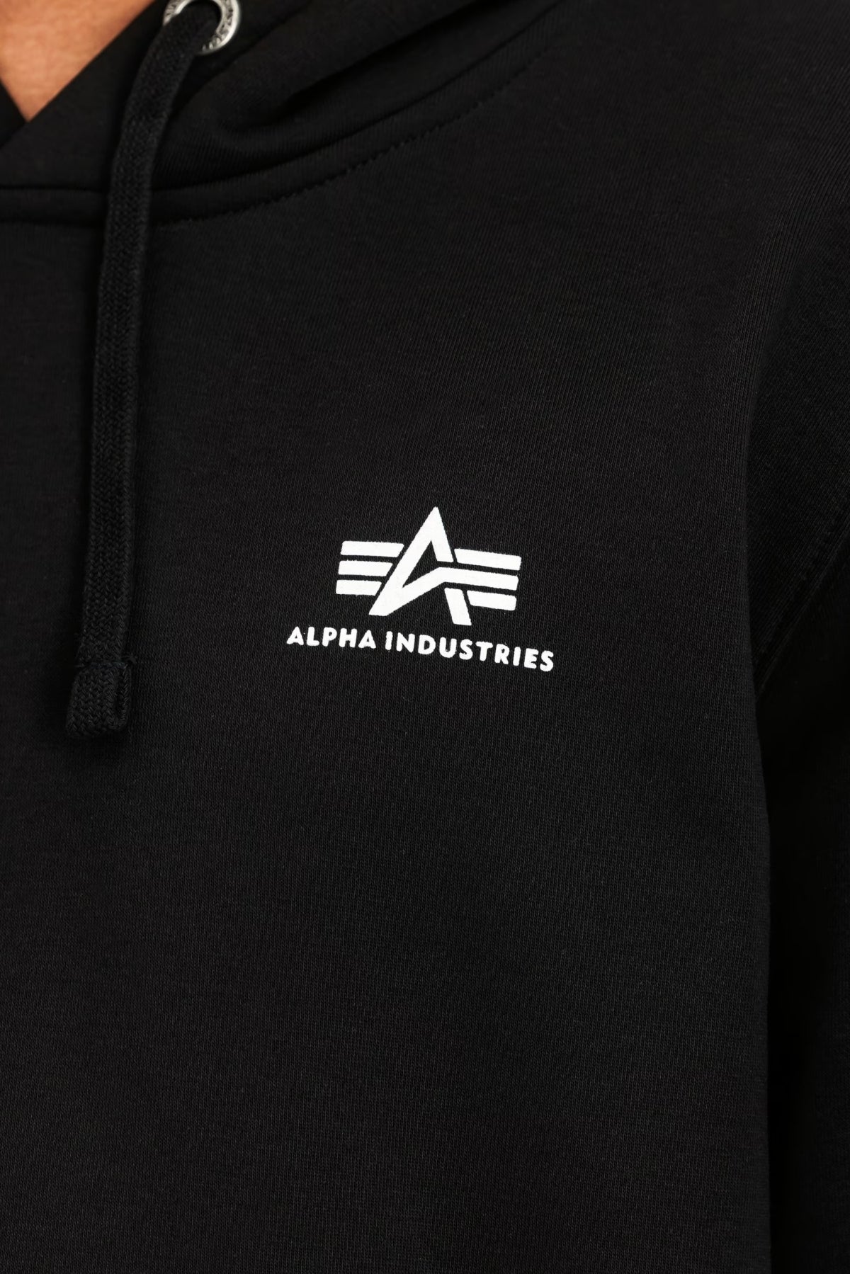 ALPHA INDUSTRIES THE BASIC HOODIE en color NEGRO (3)