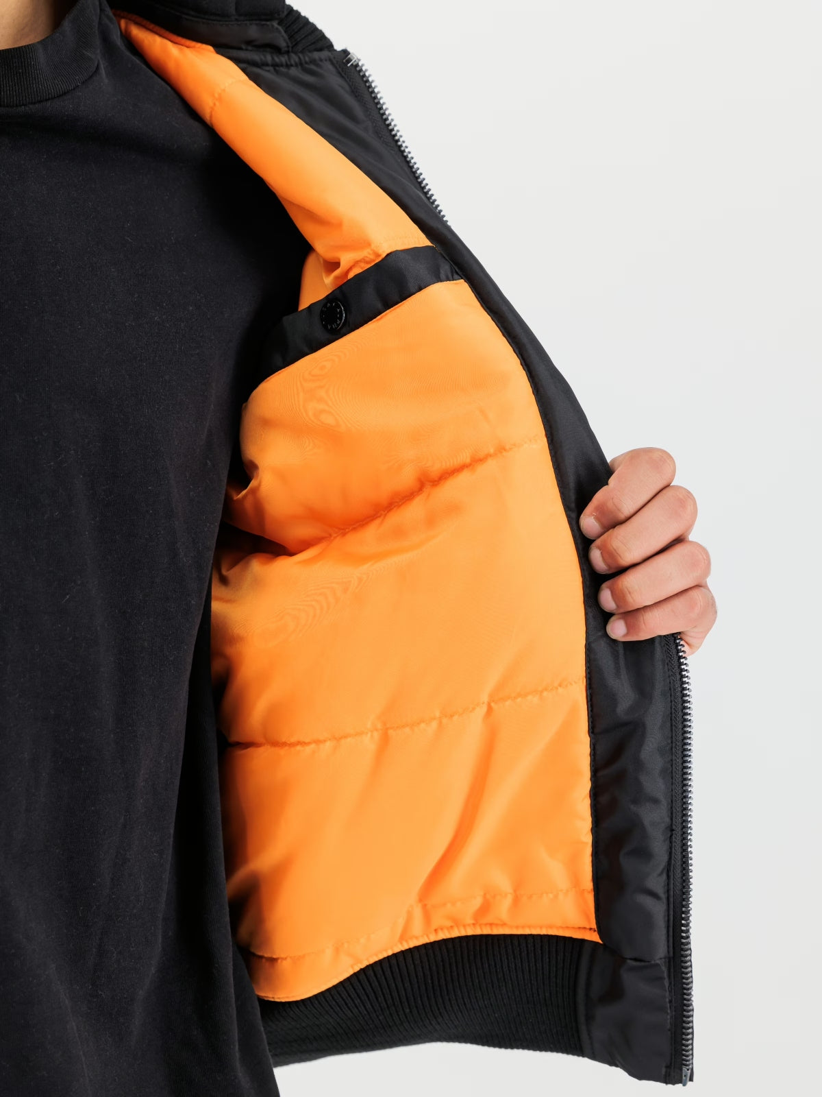 ALPHA INDUSTRIES MA-1 TT HOOD en color NEGRO (3)