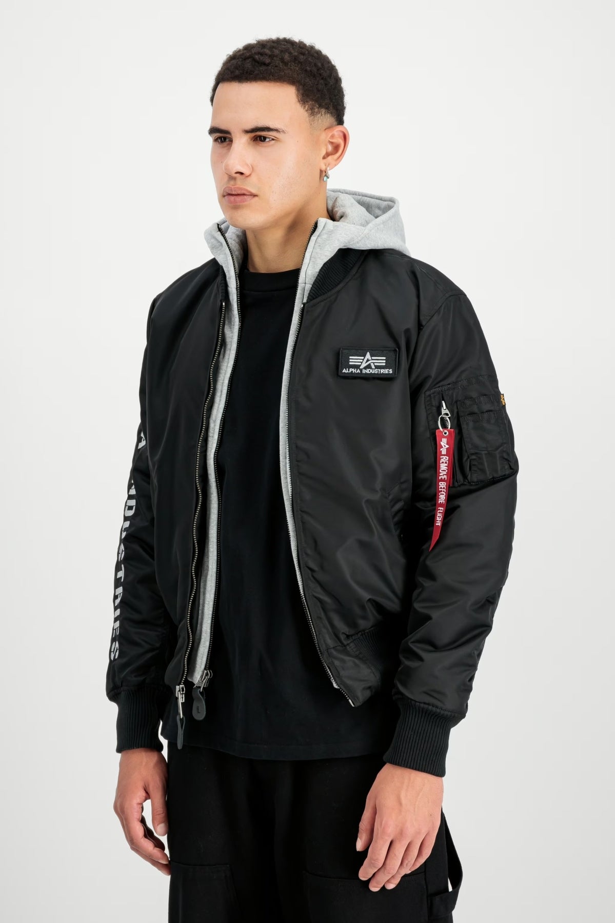 ALPHA INDUSTRIES MA-1 D-TEC SE BOMBER JACKET en color NEGRO (2)