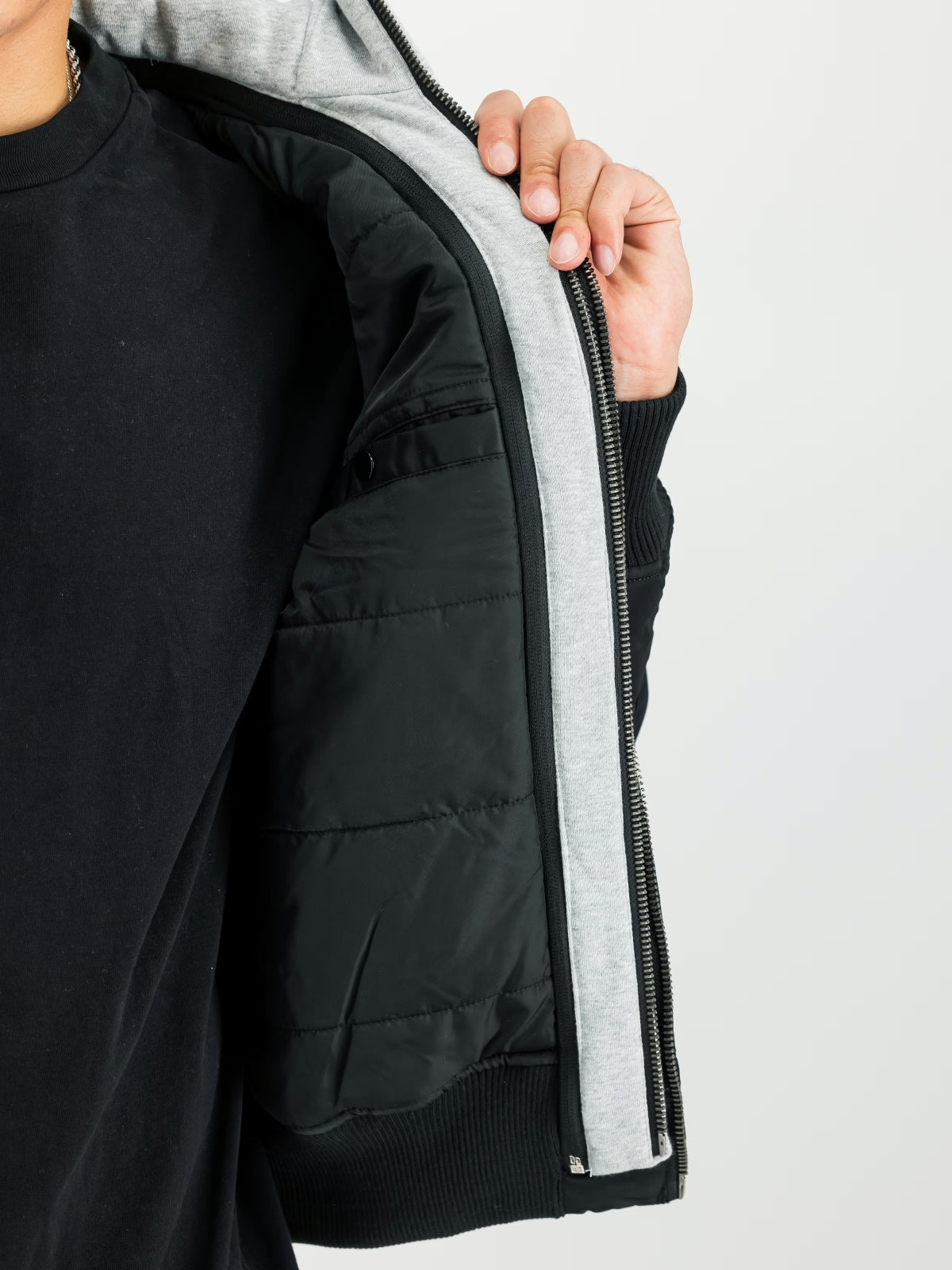 ALPHA INDUSTRIES MA-1 D-TEC SE BOMBER JACKET en color NEGRO (5)