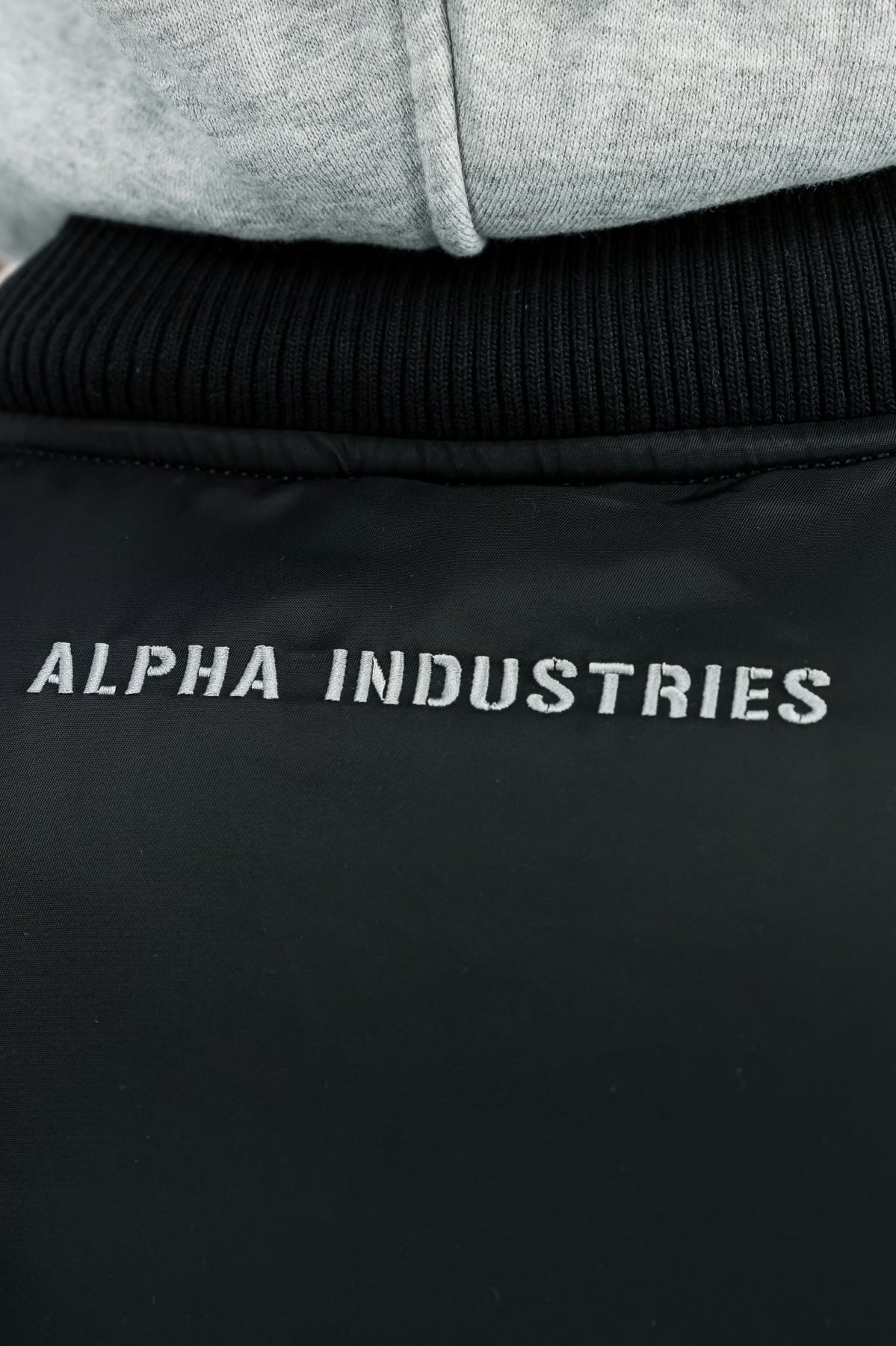 ALPHA INDUSTRIES MA-1 D-TEC SE BOMBER JACKET en color NEGRO (7)