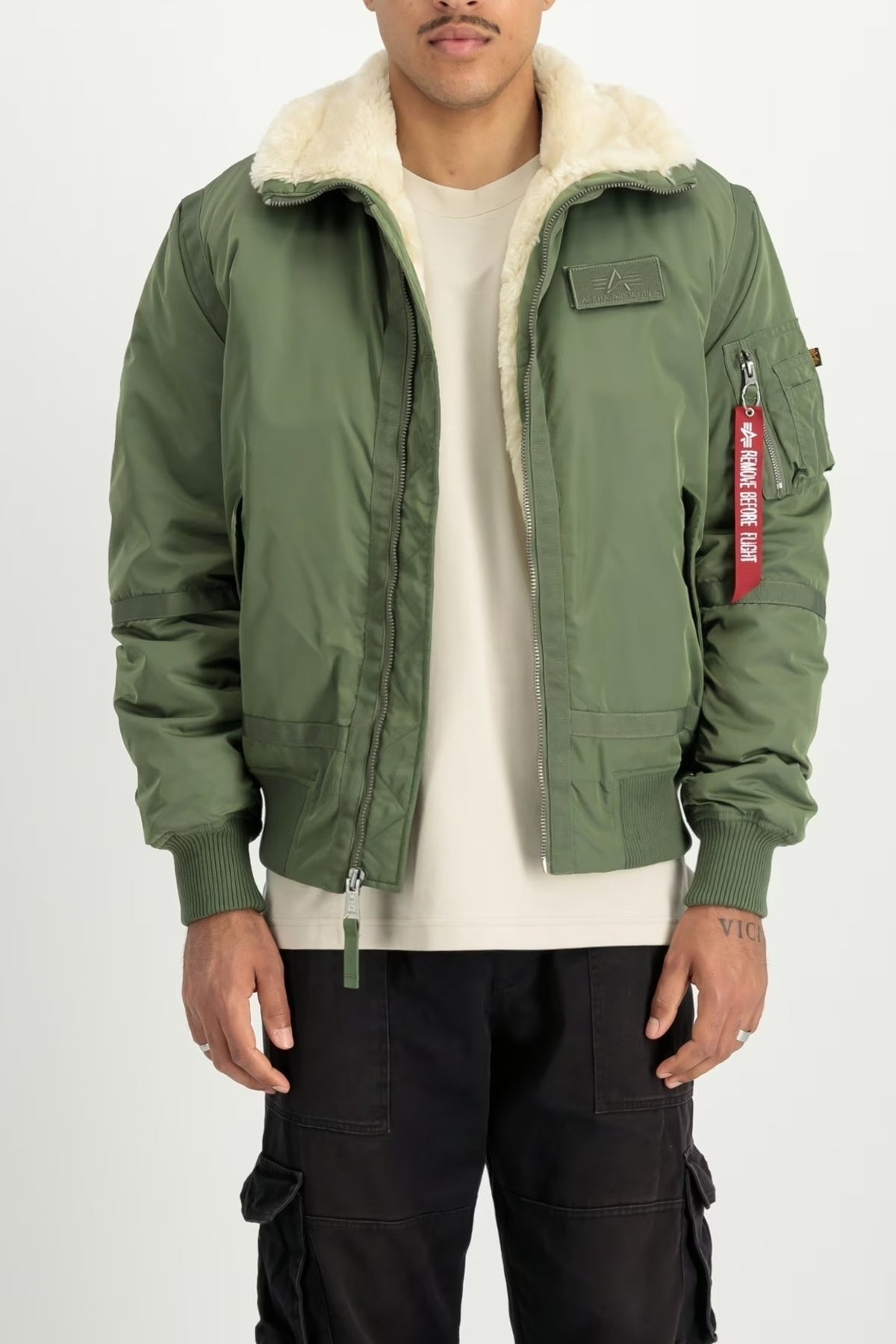 ALPHA INDUSTRIES THE B-15 III TT BOMBER JACKET en color VERDE (1)