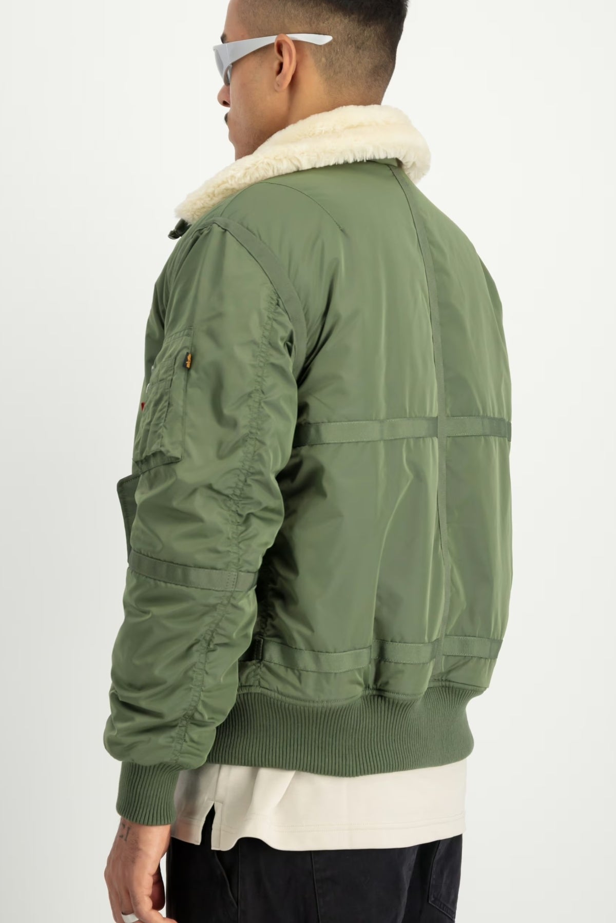 ALPHA INDUSTRIES THE B-15 III TT BOMBER JACKET en color VERDE (4)