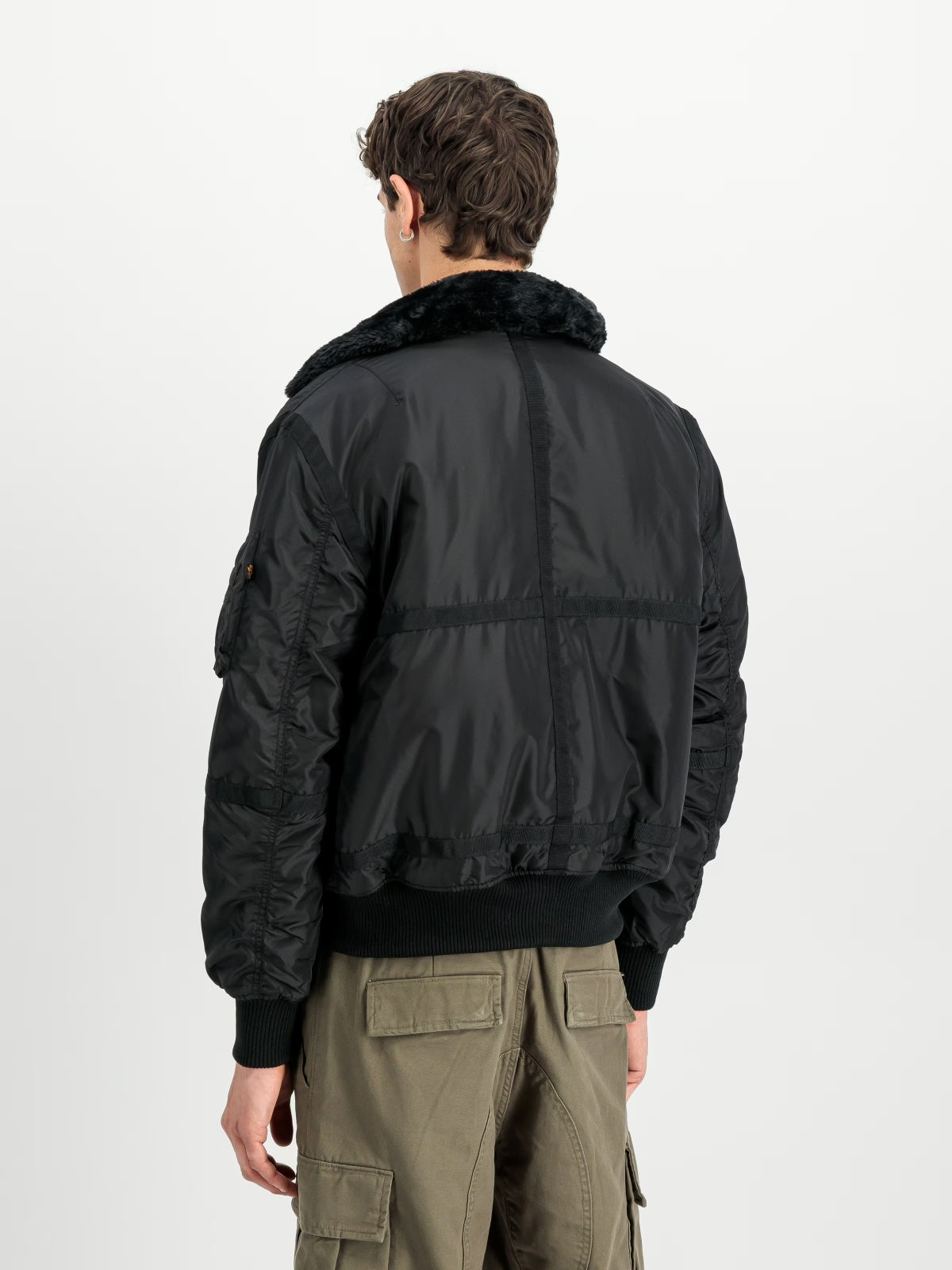ALPHA INDUSTRIES THE B-15 III TT BOMBER JACKET en color NEGRO (2)