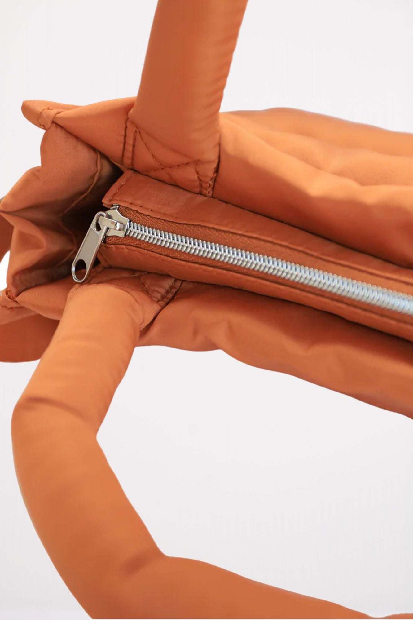 VERB TO DO HANDBAG en color NARANJA (2)