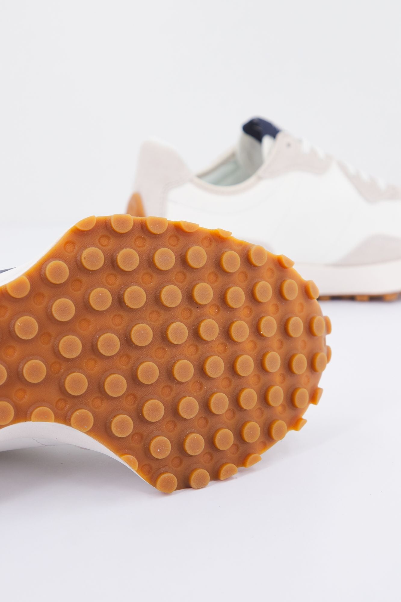 NEW BALANCE WS327 KB en color BEIS (4)