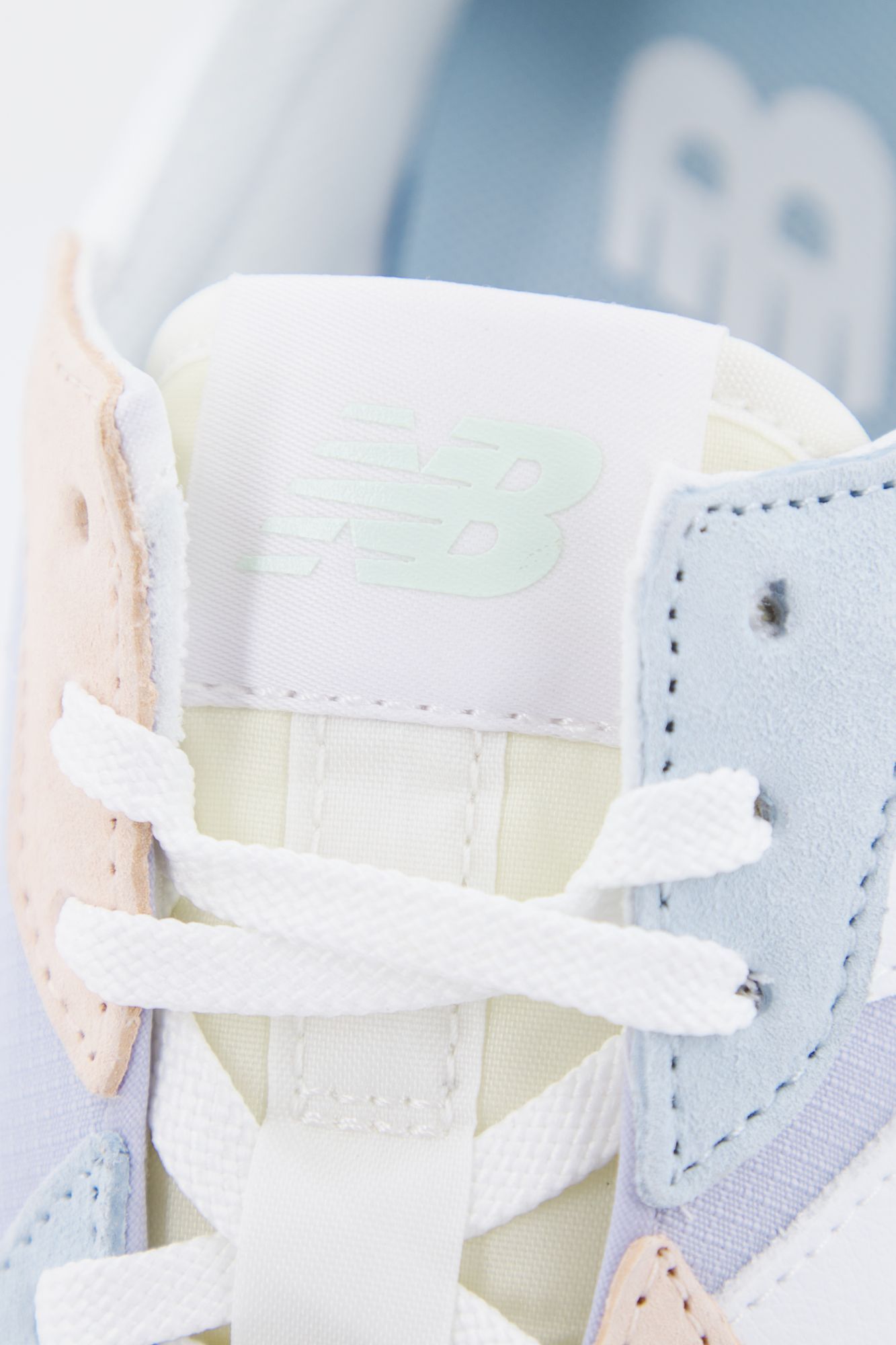 NEW BALANCE  PAB LIFESTYLE en color BEIS (4)