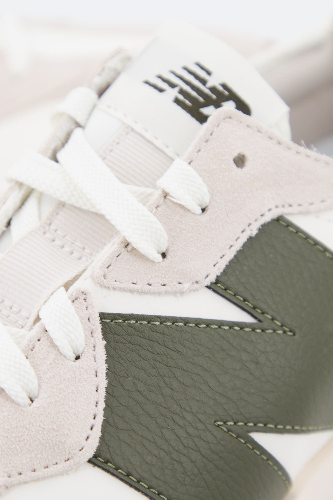 NEW BALANCE MS327 ASN  en color BEIS (4)