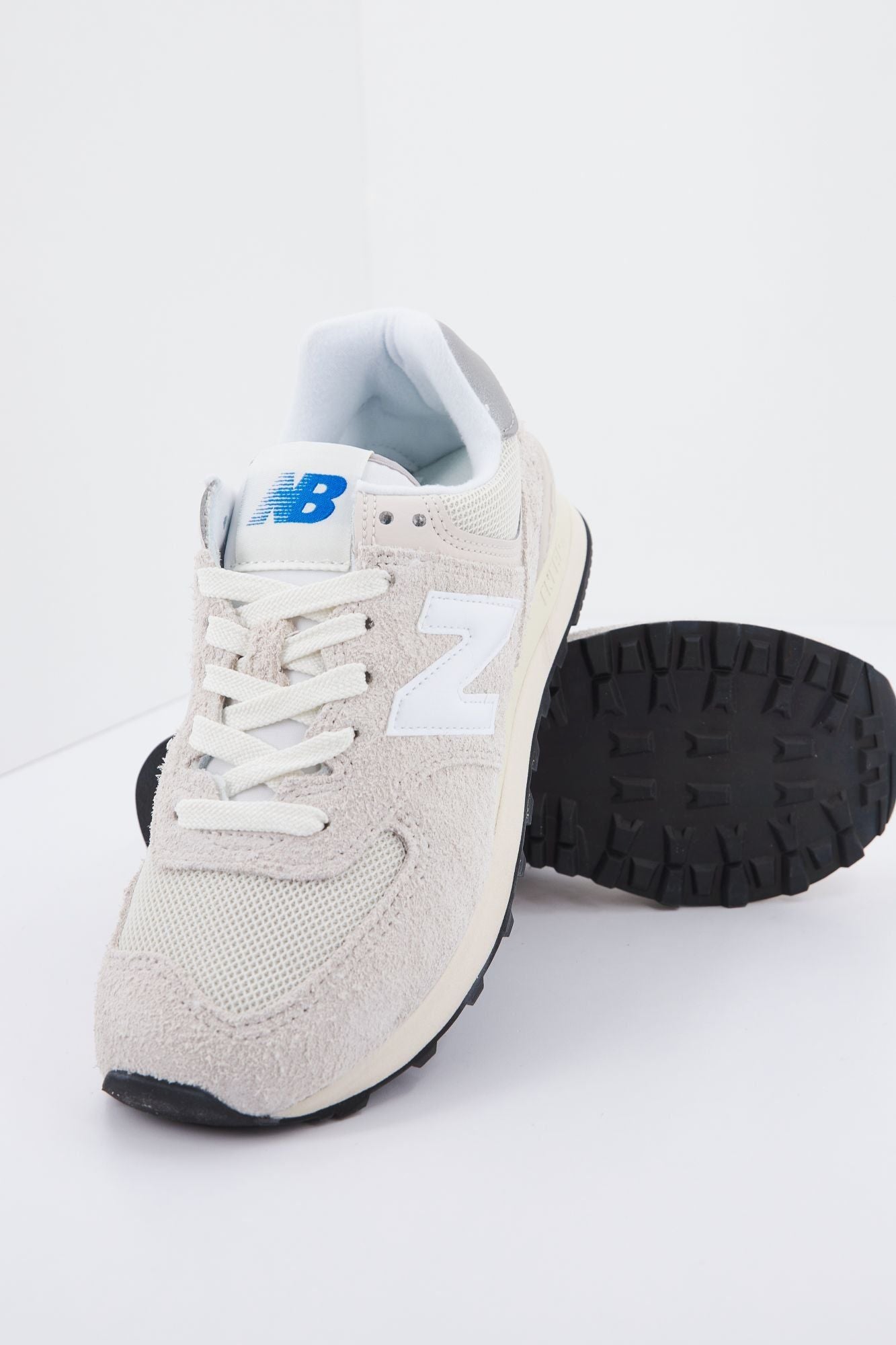 NEW BALANCE U574 RZ2 en color BEIS (4)