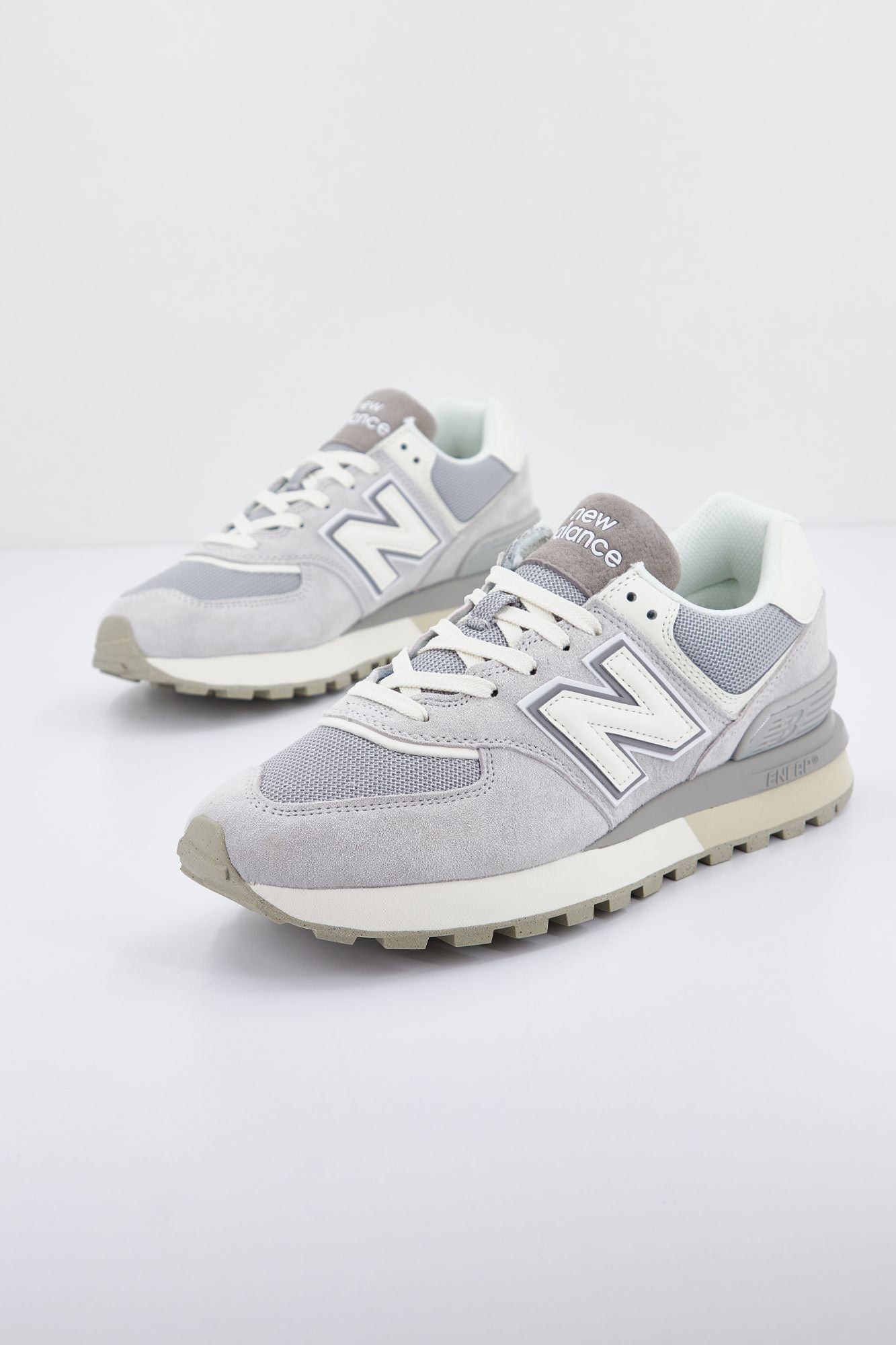 NEW BALANCE U574L GVB  en color GRIS (4)