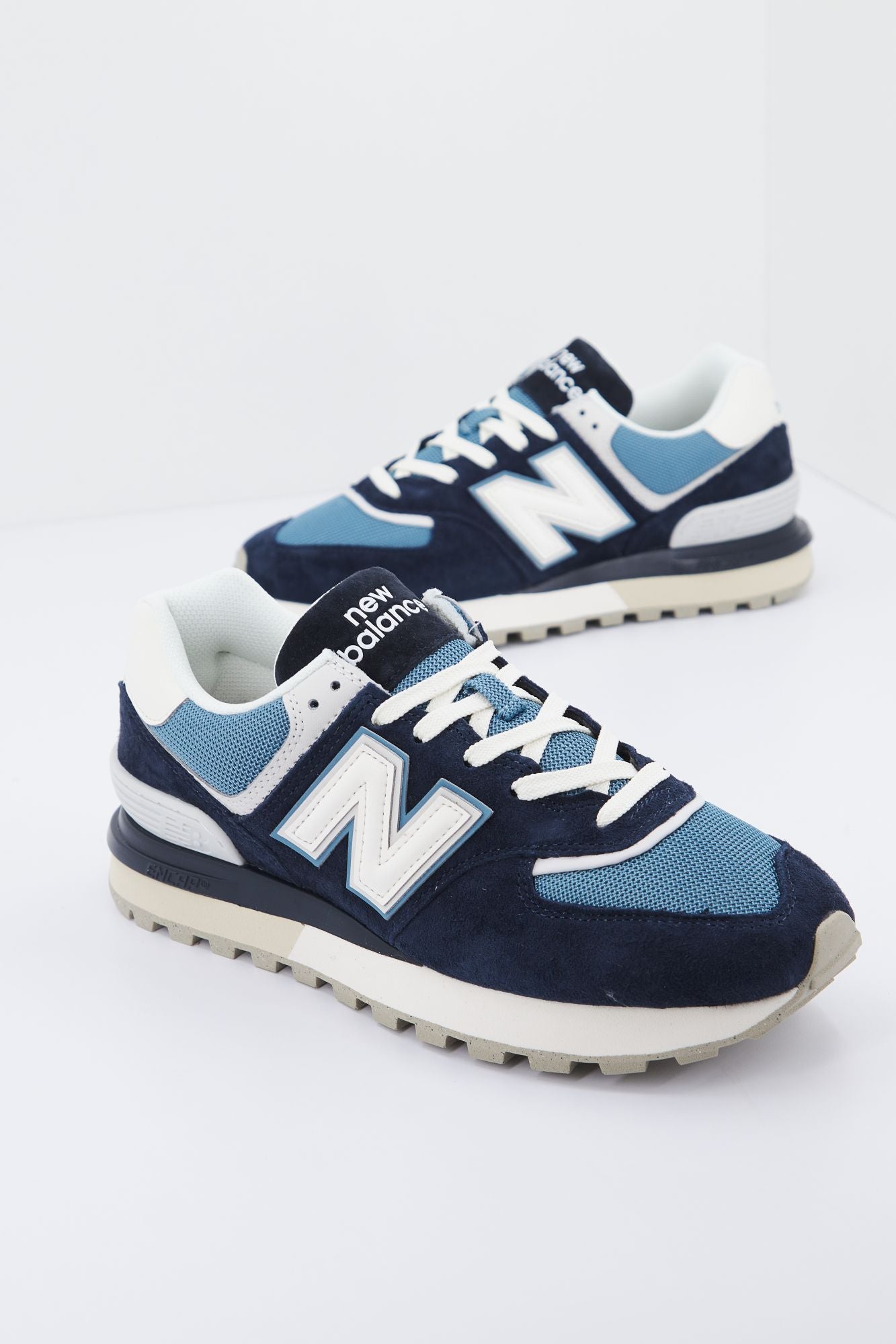 NEW BALANCE U574L GVC  en color AZUL (1)