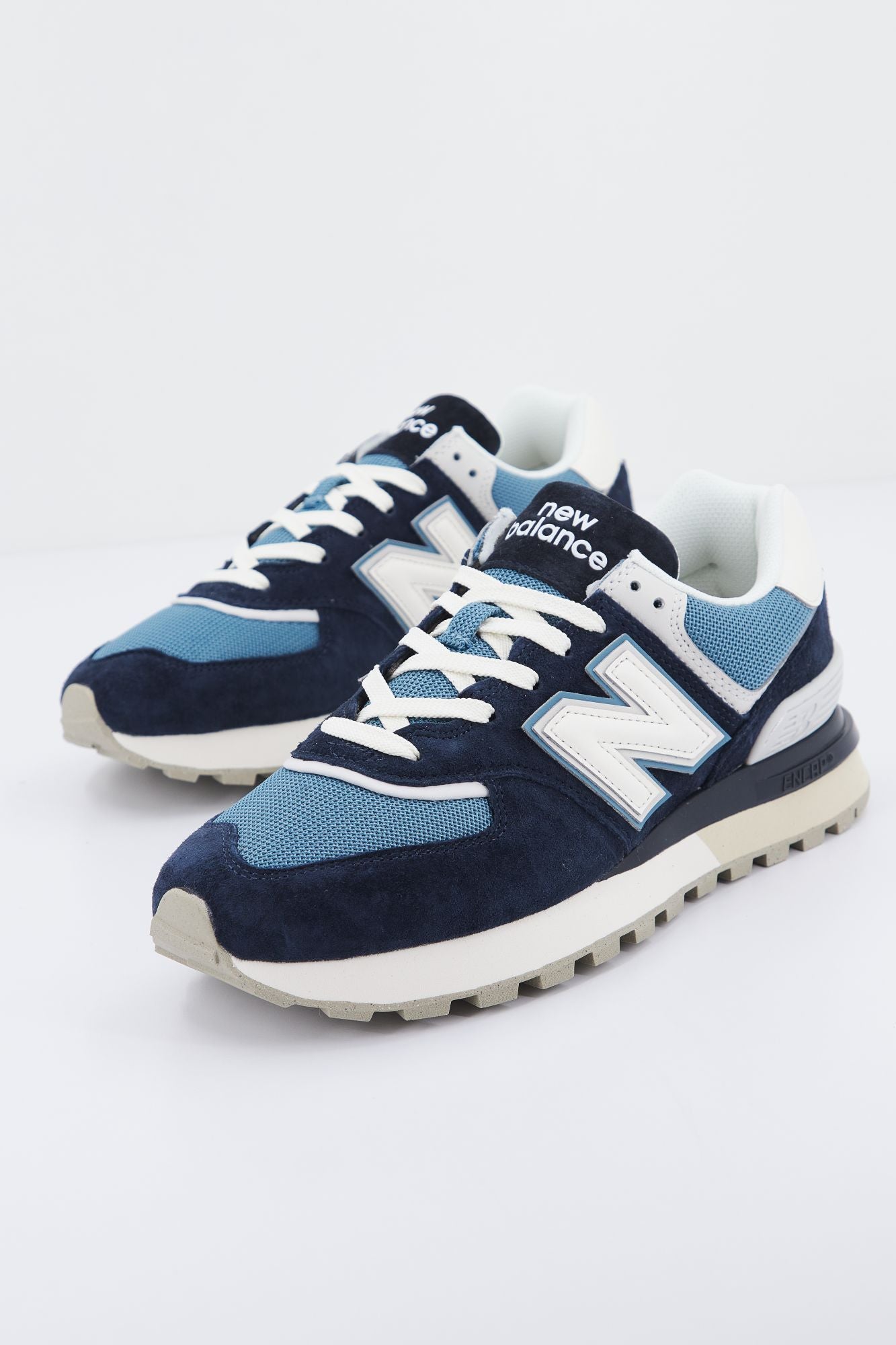 NEW BALANCE U574L GVC  en color AZUL (2)