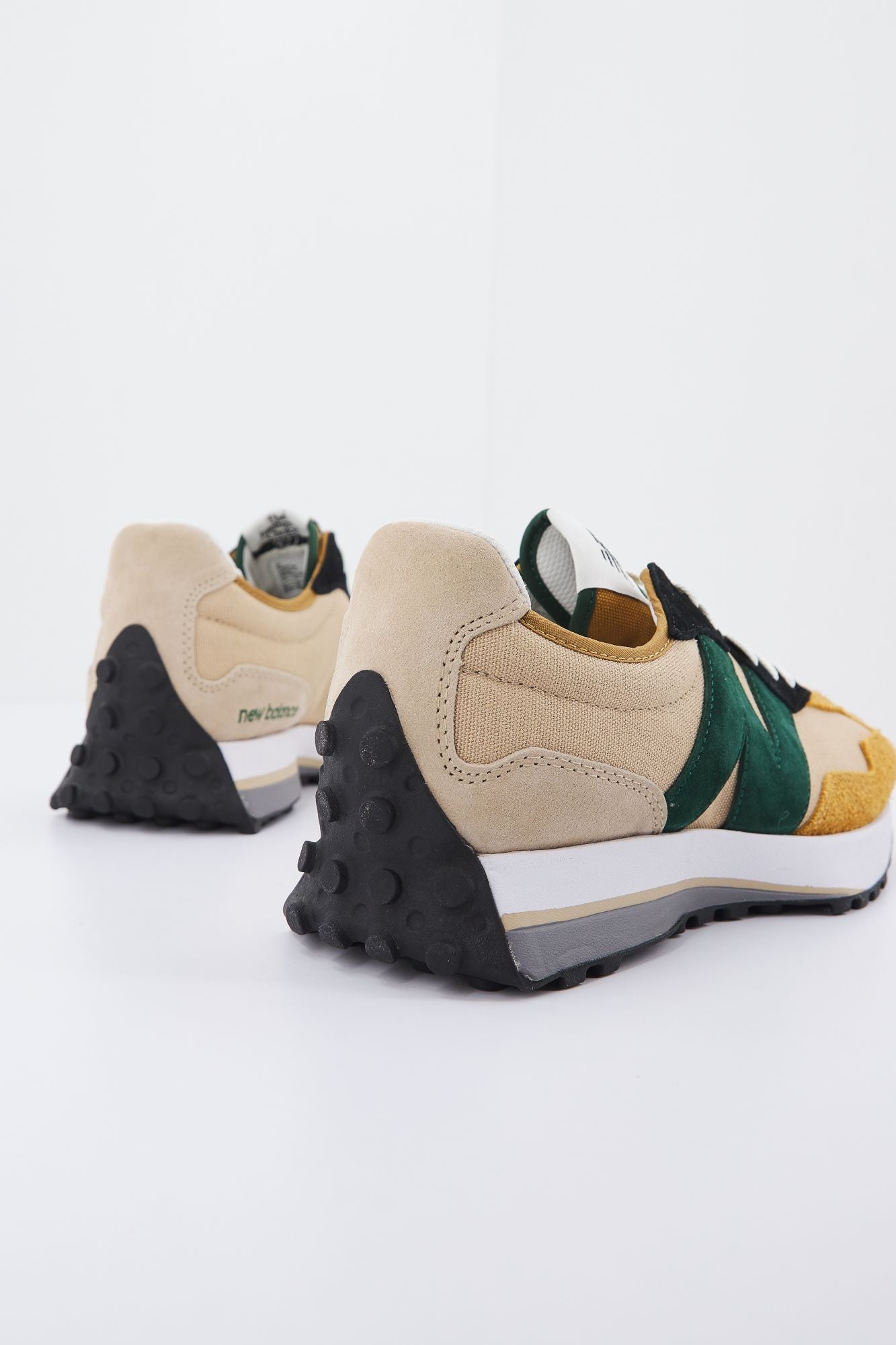 NEW BALANCE MS327 DB en color AMARILLO (4)